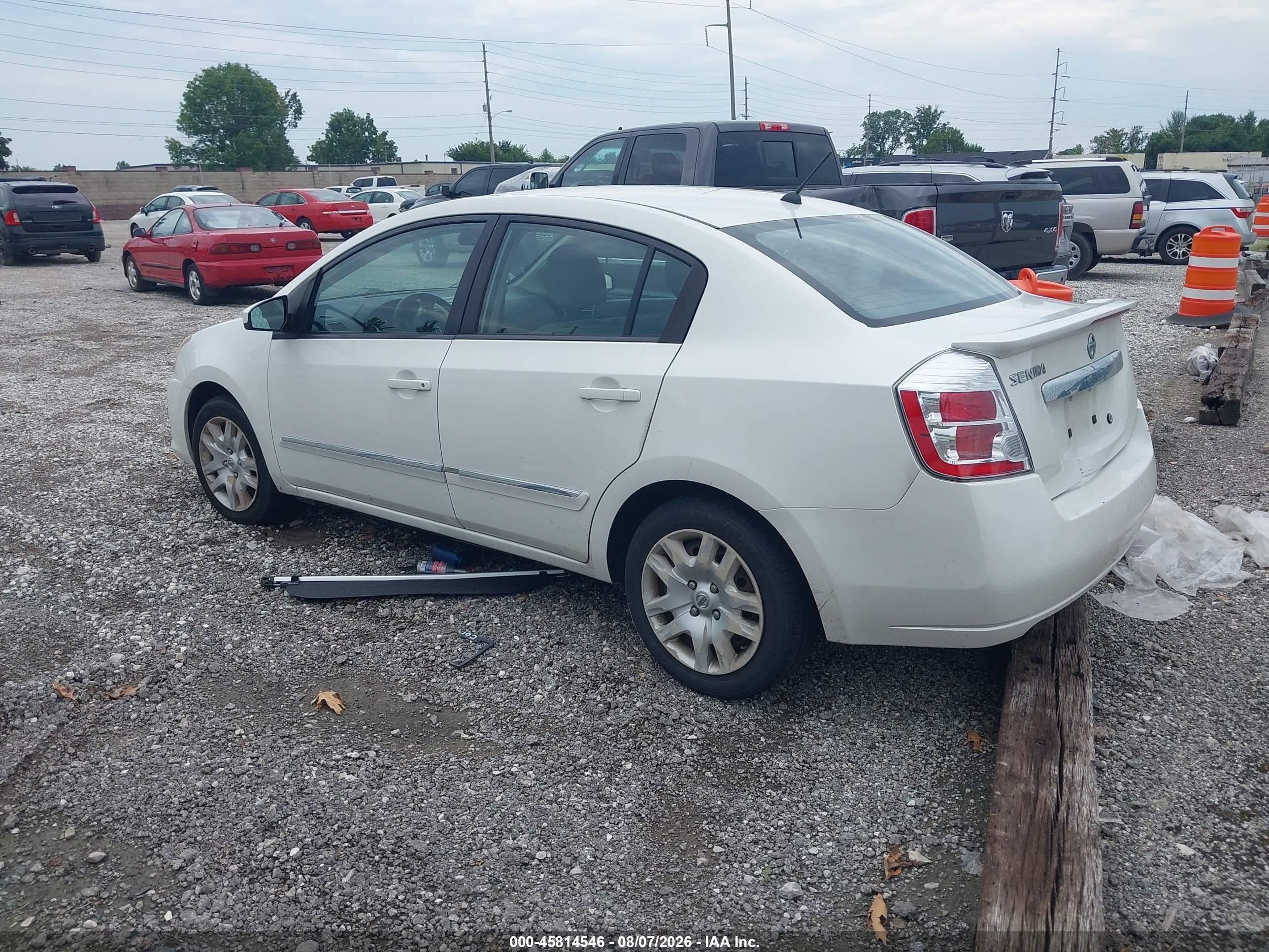 2011 Nissan Sentra 2.0s Белый vin: 3N1AB6AP8BL615546