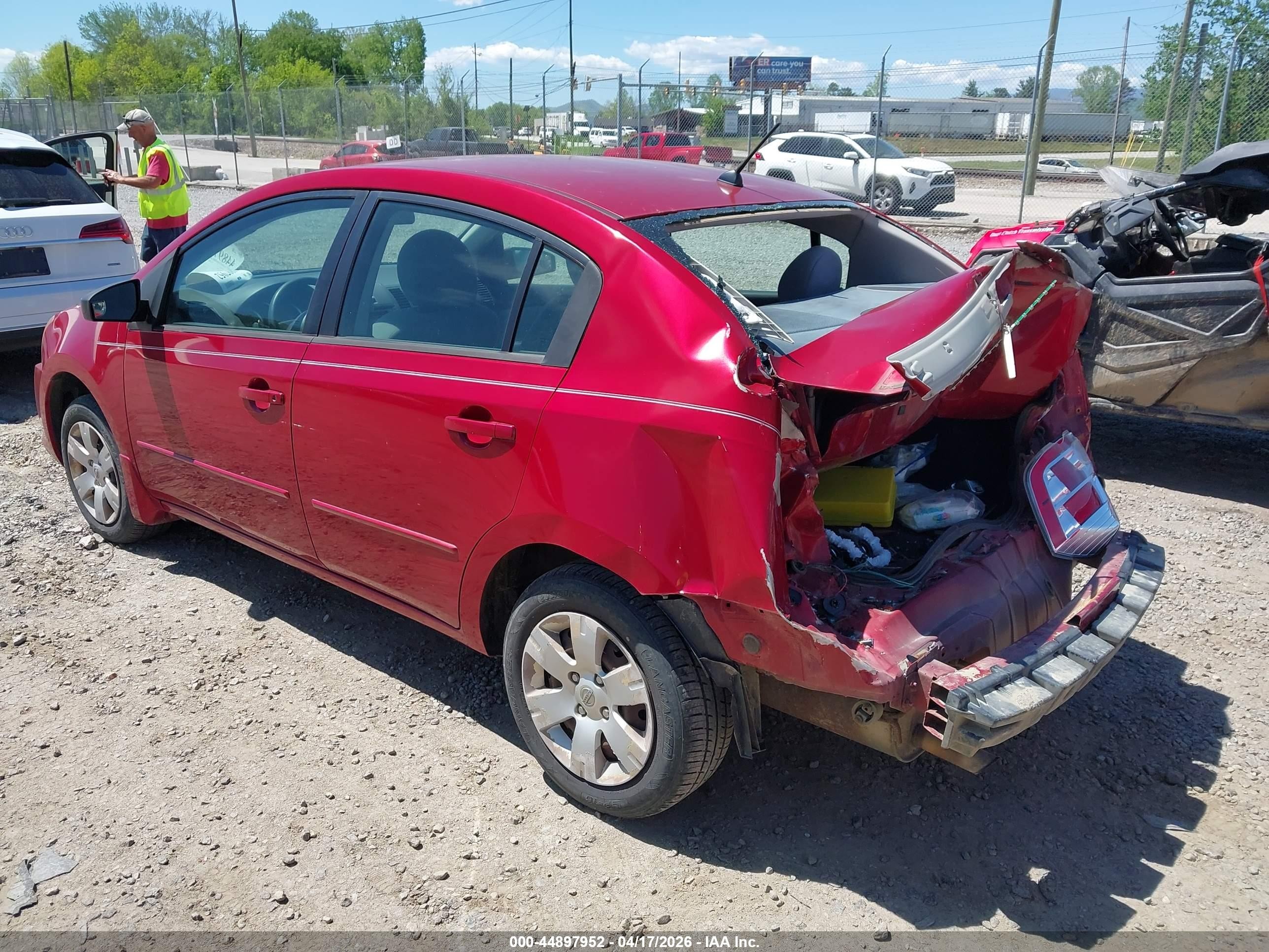 2011 Nissan Sentra 2.0 Red vin: 3N1AB6AP9BL732102