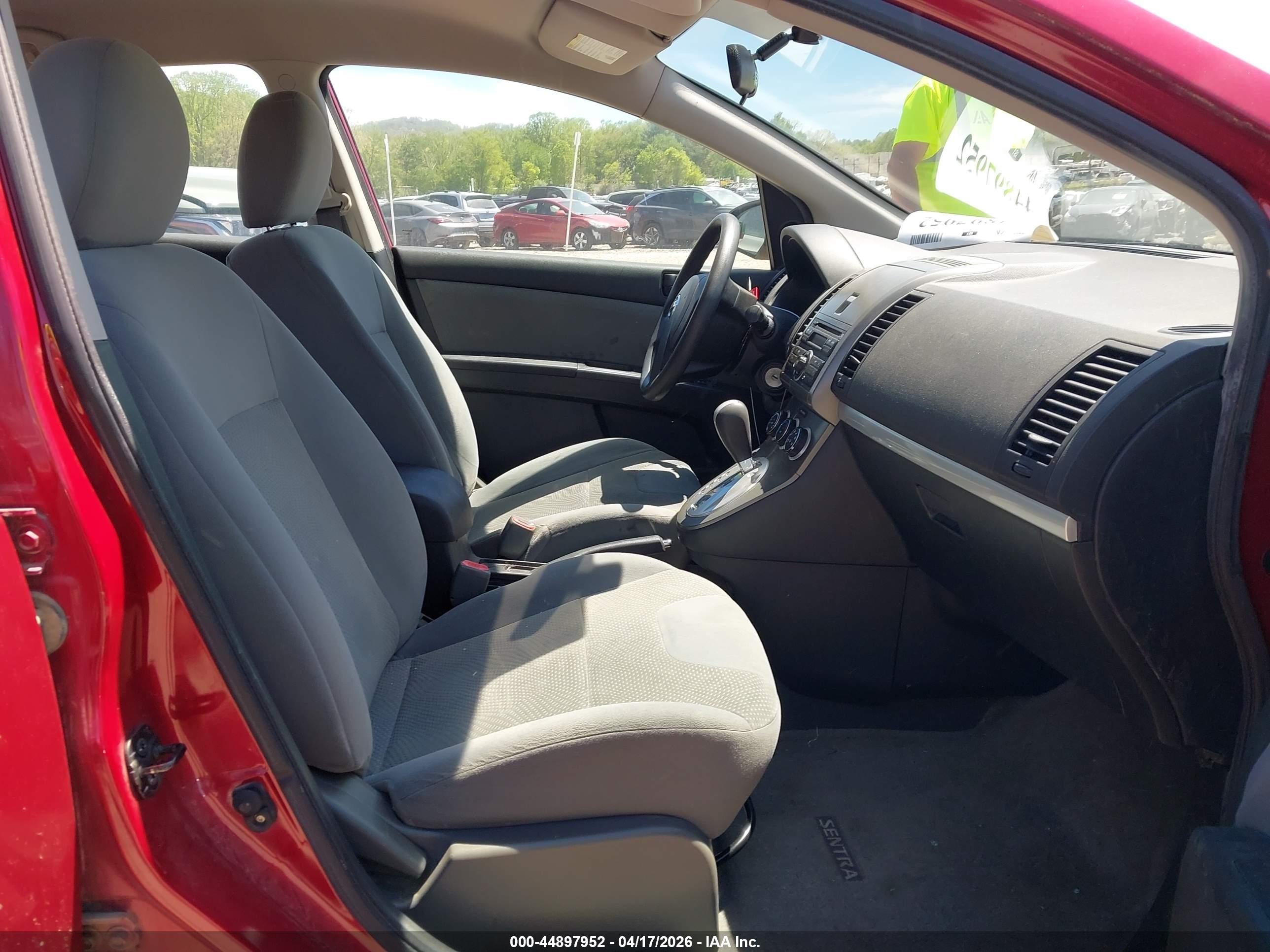 2011 Nissan Sentra 2.0 Red vin: 3N1AB6AP9BL732102