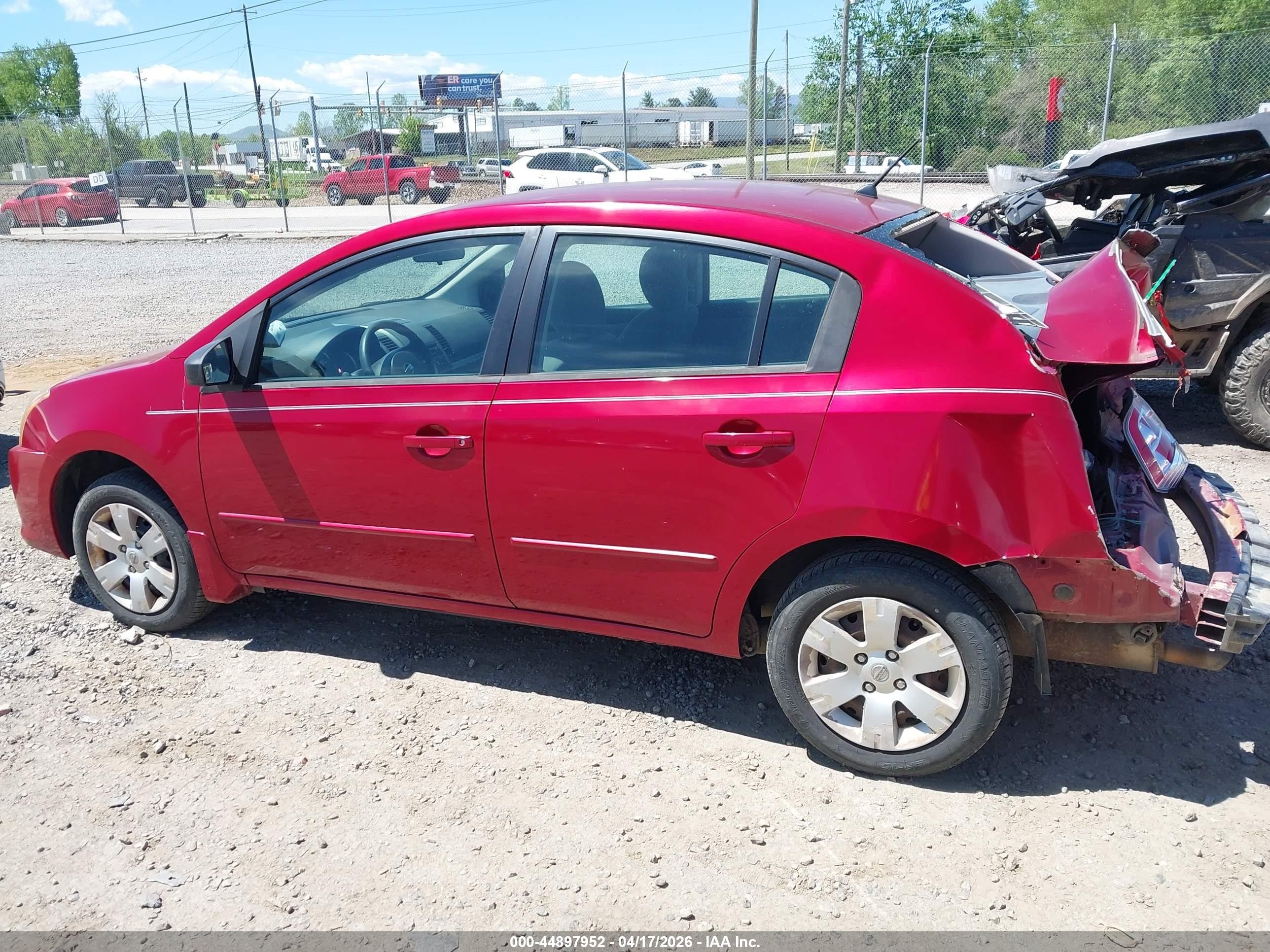 2011 Nissan Sentra 2.0 Red vin: 3N1AB6AP9BL732102