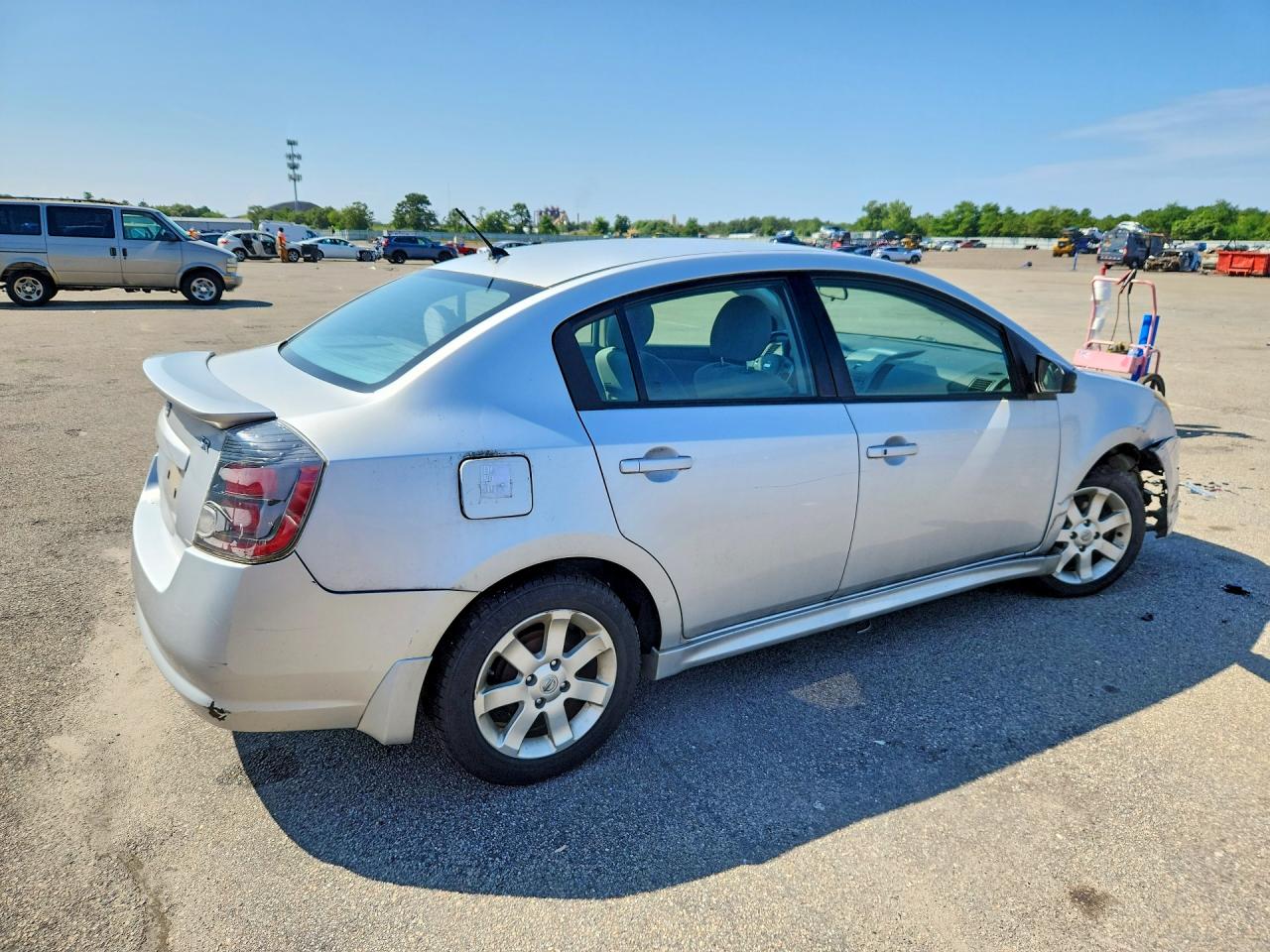 2011 Nissan Sentra 2.0 Silver vin: 3N1AB6APXBL622367