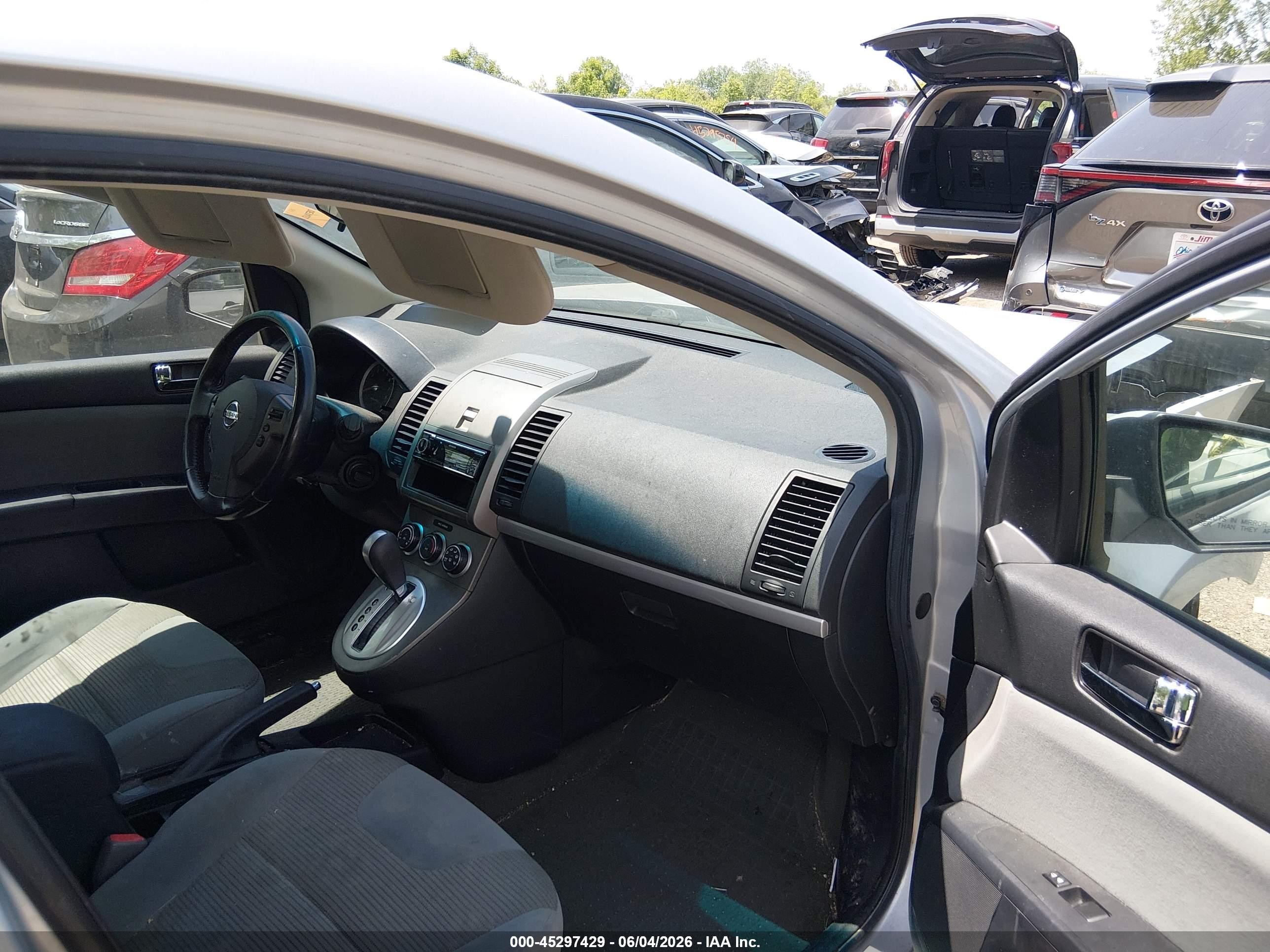 2011 Nissan Sentra 2.0s Silver vin: 3N1AB6APXBL638083