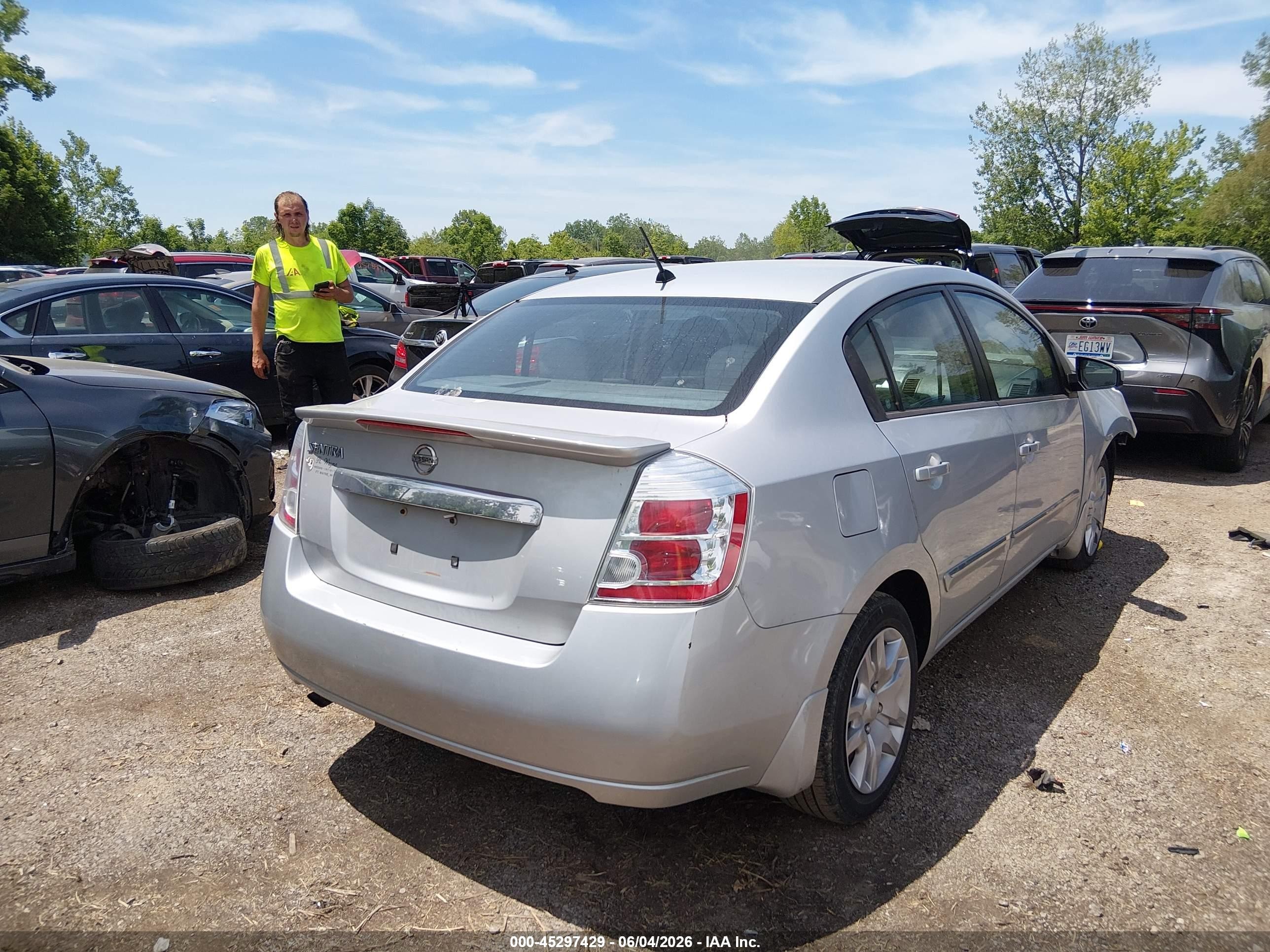 2011 Nissan Sentra 2.0s Silver vin: 3N1AB6APXBL638083