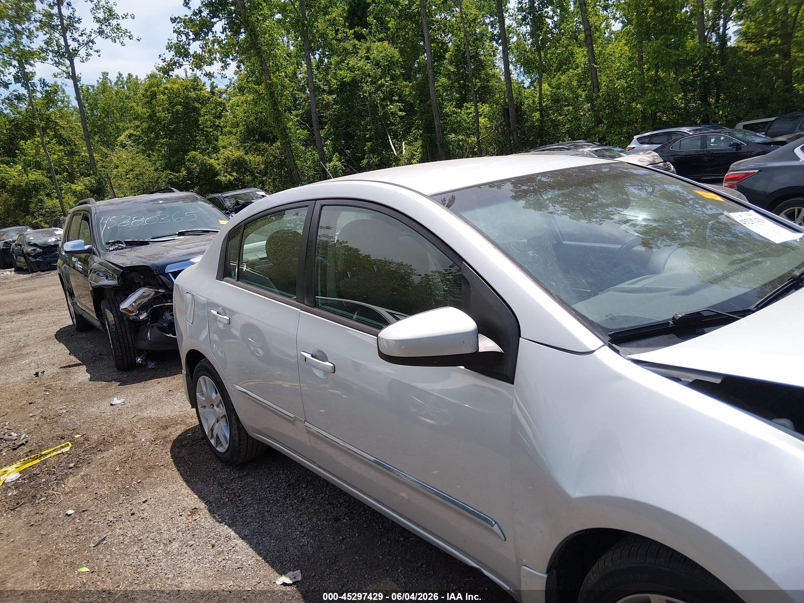2011 Nissan Sentra 2.0s Silver vin: 3N1AB6APXBL638083