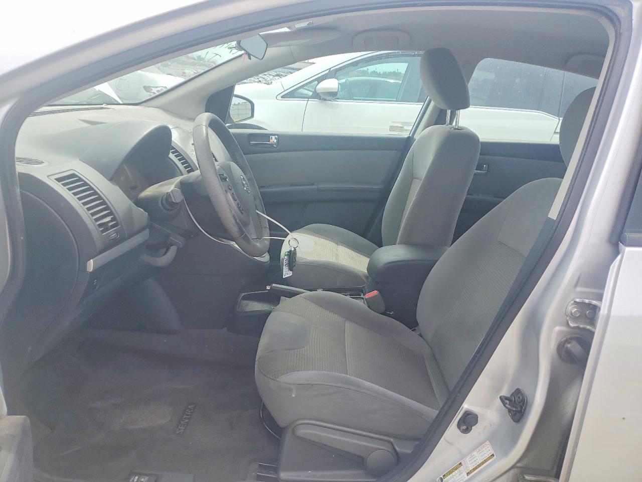 2011 Nissan Sentra 2.0 Серебряный vin: 3N1AB6APXBL687204