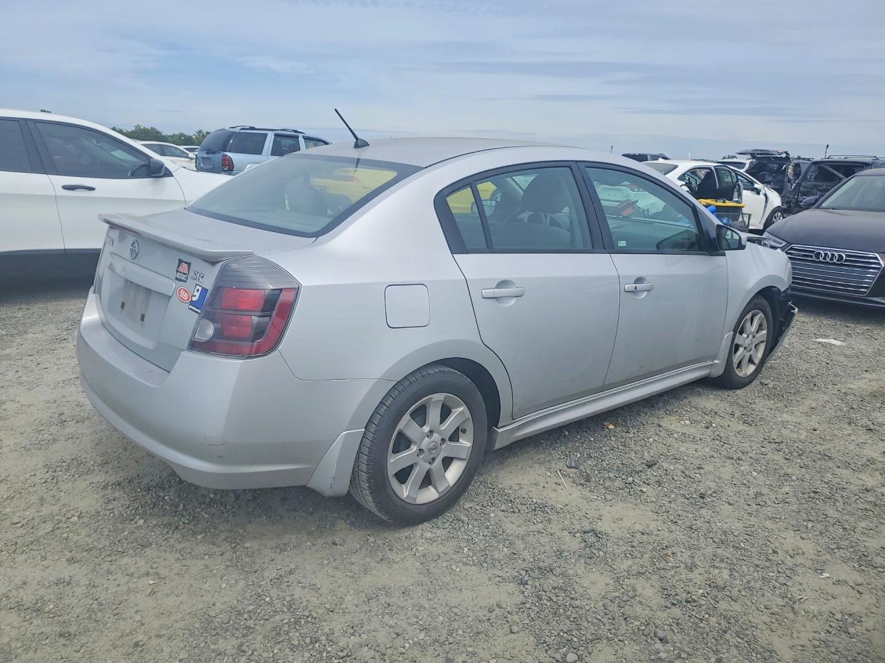 2011 Nissan Sentra 2.0 Серебряный vin: 3N1AB6APXBL687204