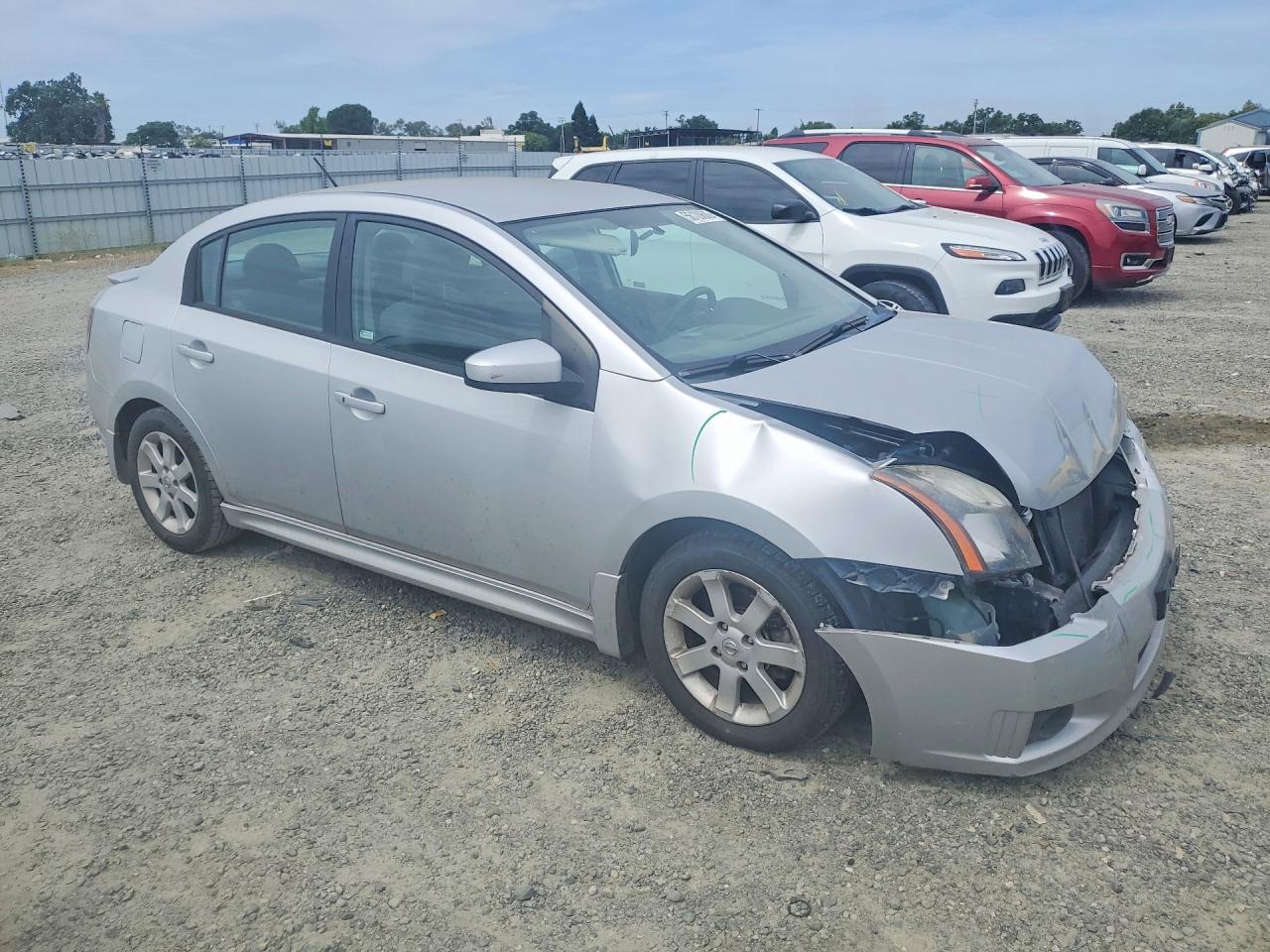 2011 Nissan Sentra 2.0 Серебряный vin: 3N1AB6APXBL687204