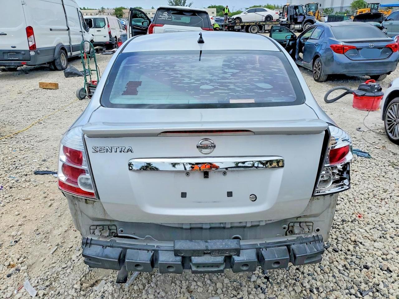 2011 Nissan Sentra 2.0 Silver vin: 3N1AB6APXBL729306