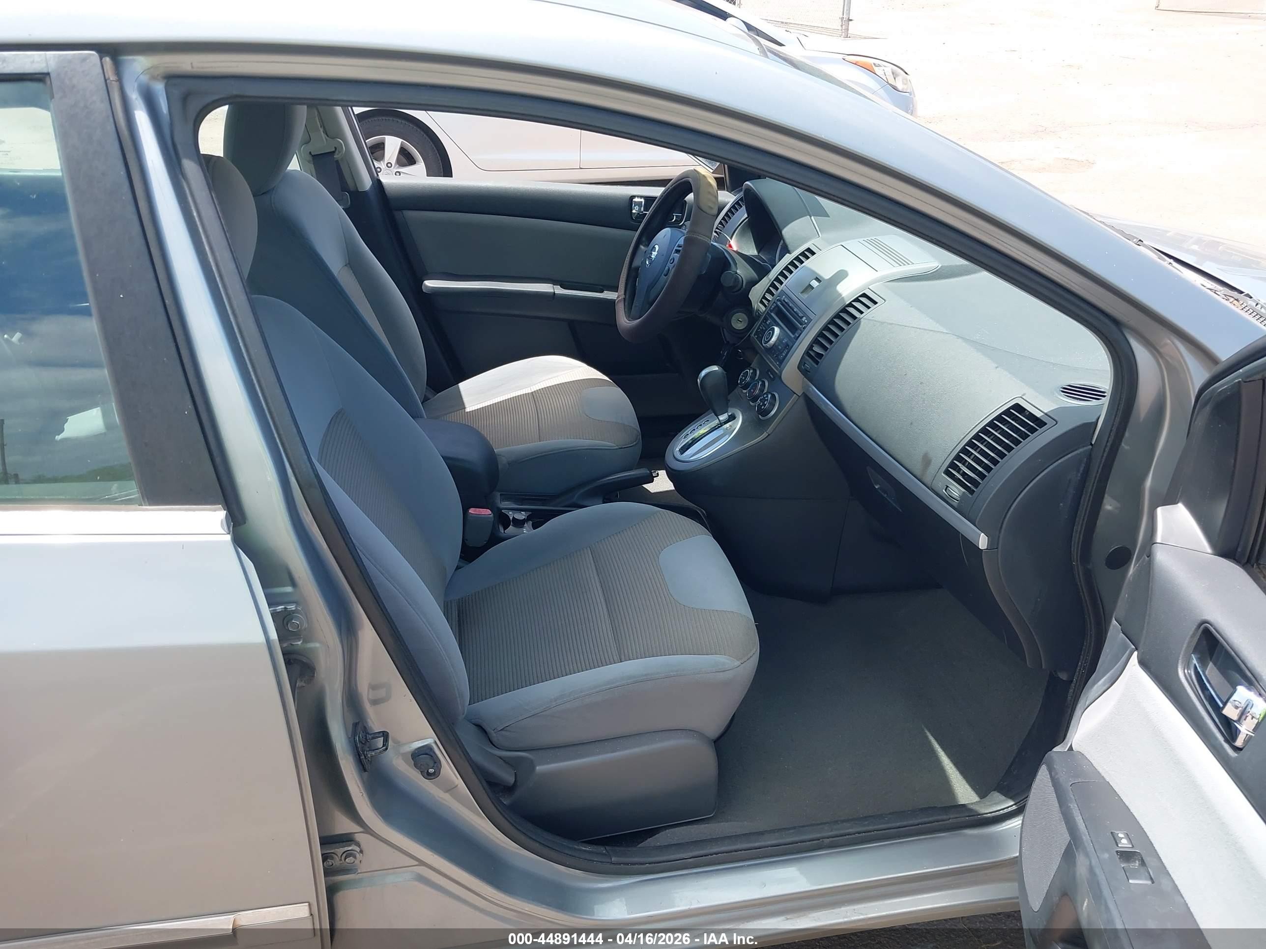 2012 Nissan Sentra 2.0 S Серебряный vin: 3N1AB6APXCL723247