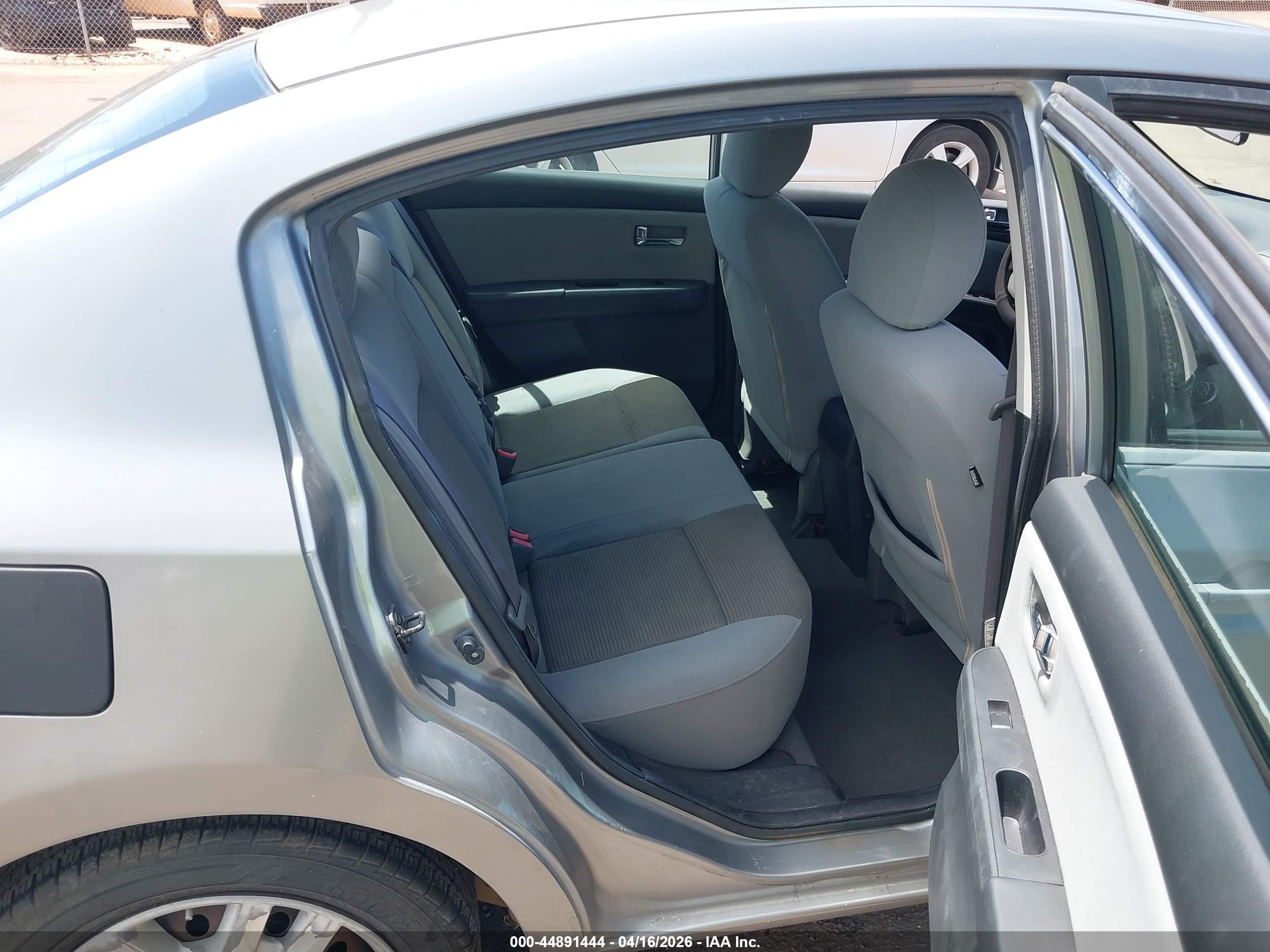 2012 Nissan Sentra 2.0 S Серебряный vin: 3N1AB6APXCL723247