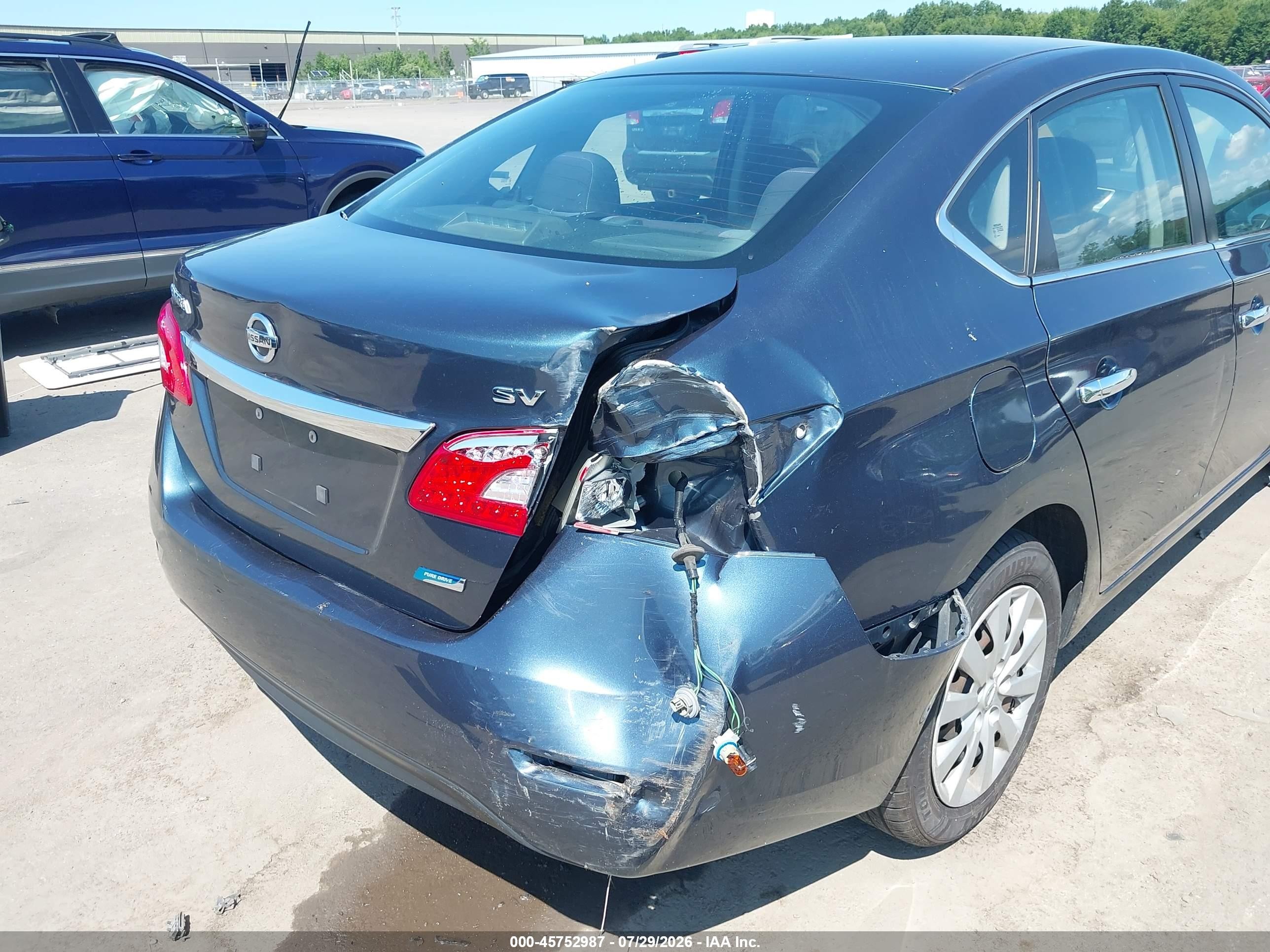 2014 Nissan Sentra   Blue vin: 3N1AB7AP0EY222363