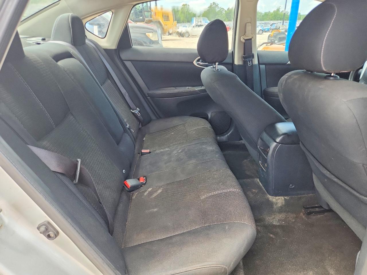 2014 Nissan Sentra S Серебряный vin: 3N1AB7AP0EY248963