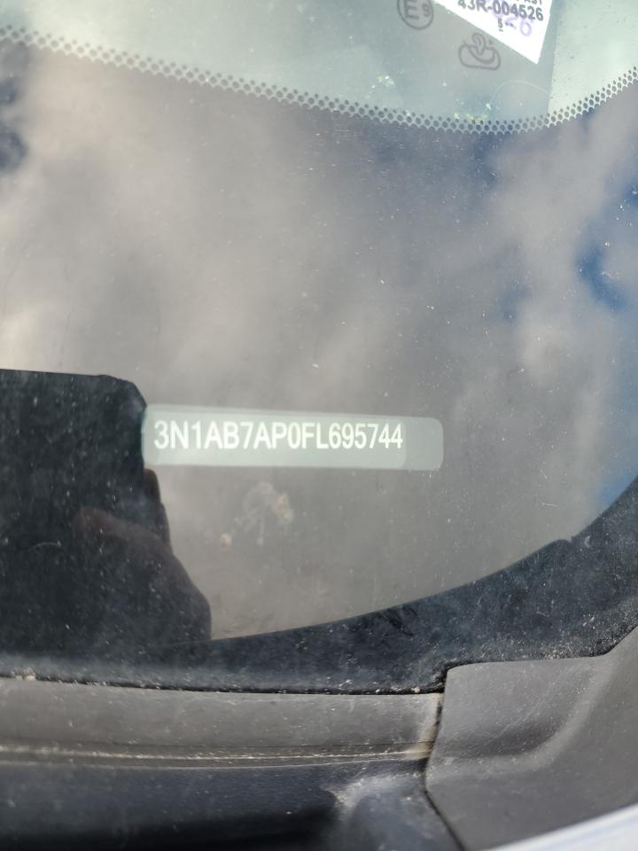 2015 Nissan Sentra S Серебряный vin: 3N1AB7AP0FL695744