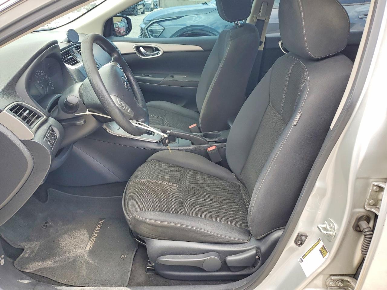 2015 Nissan Sentra S Серебряный vin: 3N1AB7AP0FY336428