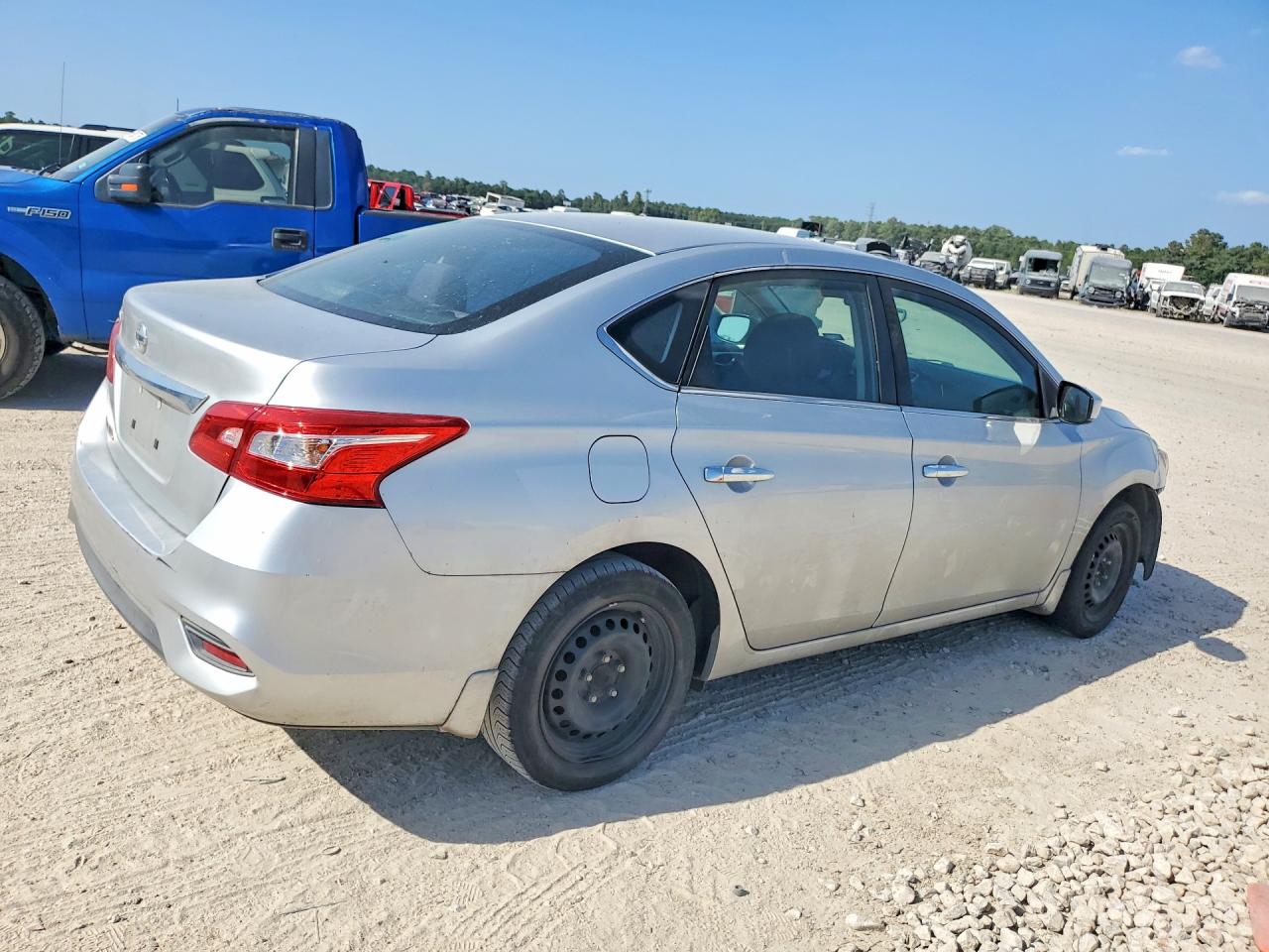 2017 Nissan Sentra S Серебряный vin: 3N1AB7AP0HY207253