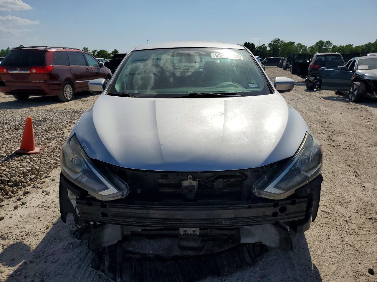 2017 Nissan Sentra S Серебряный vin: 3N1AB7AP0HY207253