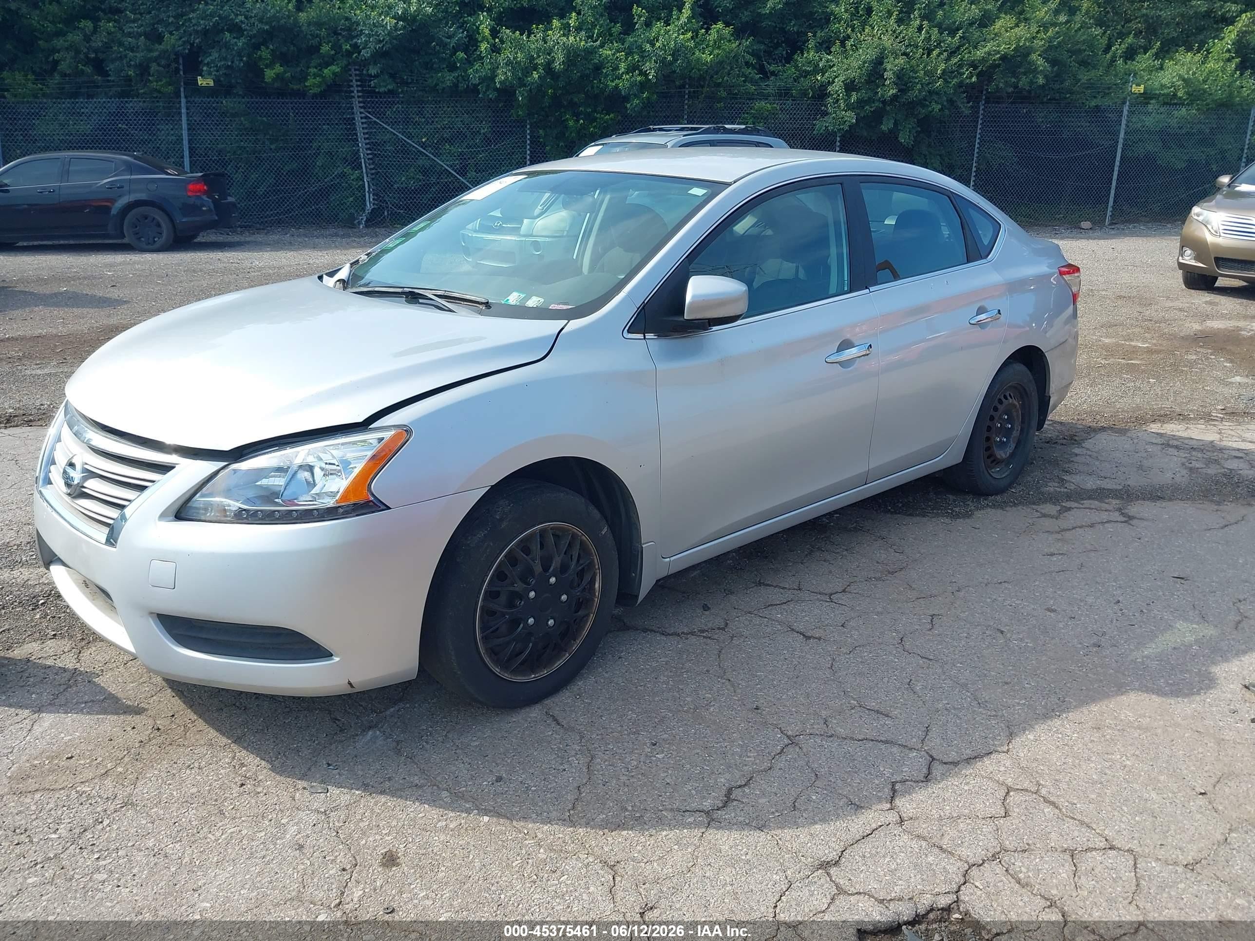 2014 Nissan Sentra S Серебряный vin: 3N1AB7AP1EL687618