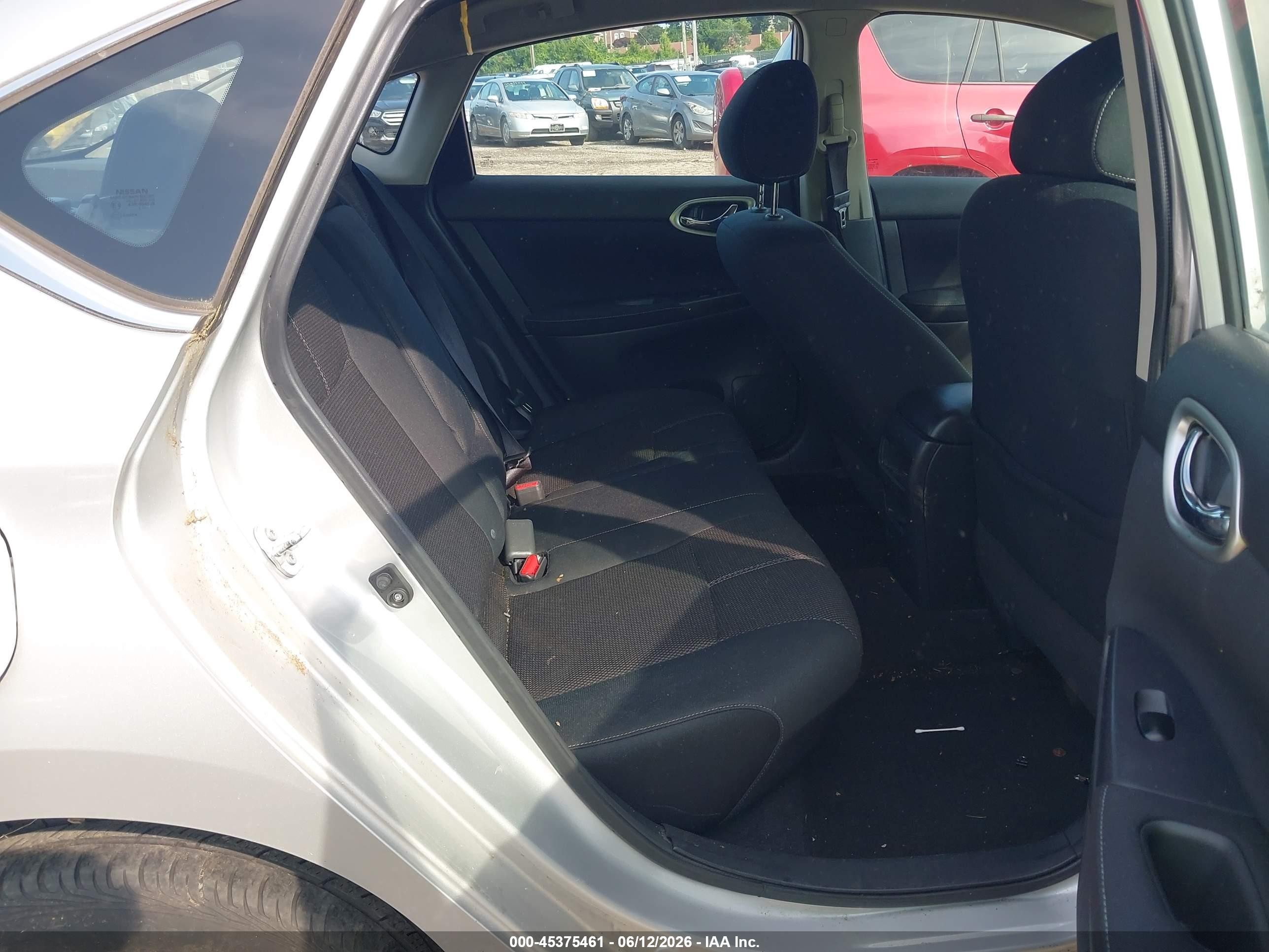 2014 Nissan Sentra S Серебряный vin: 3N1AB7AP1EL687618