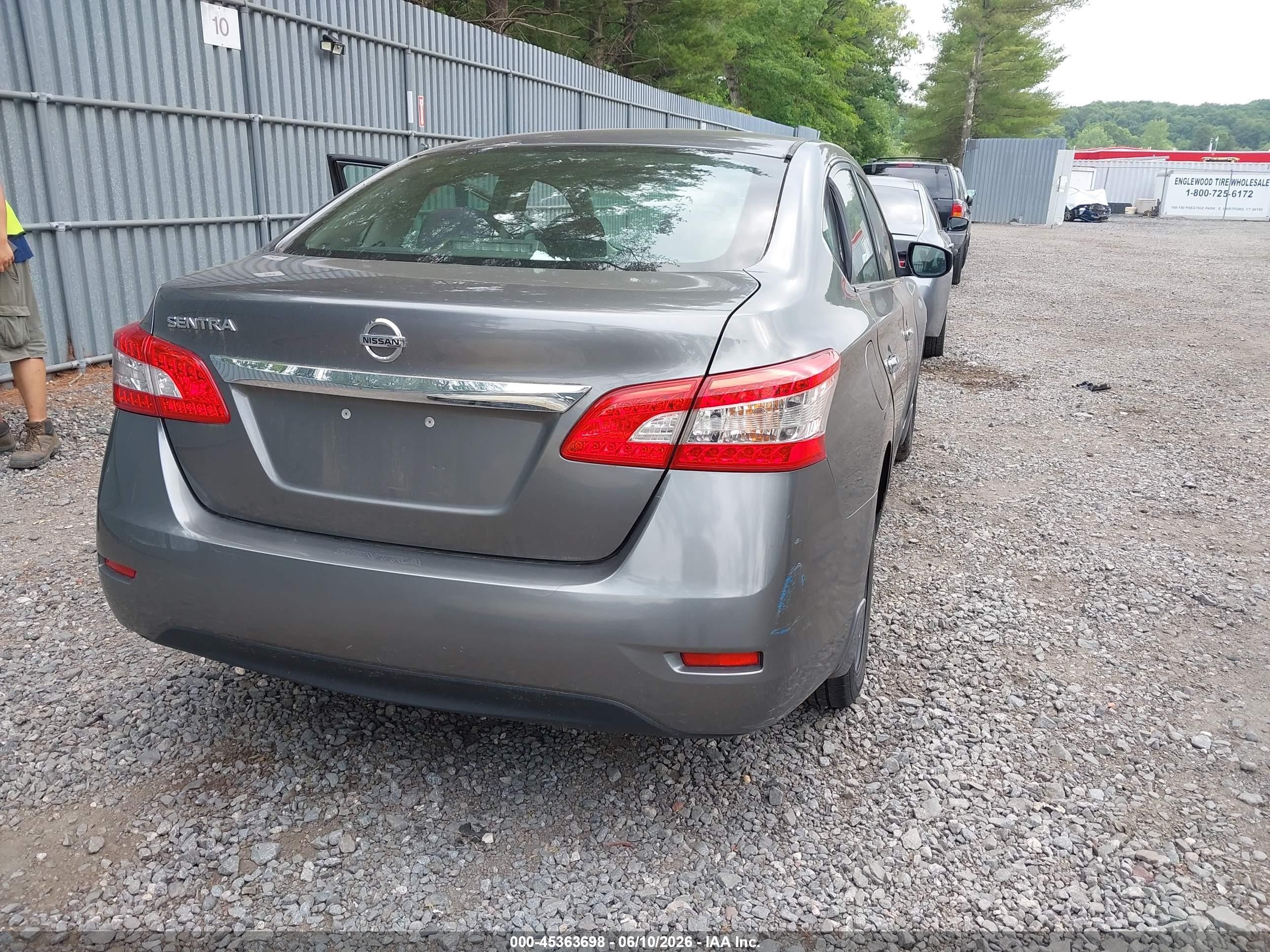2015 Nissan Sentra S Серый vin: 3N1AB7AP1FY373276