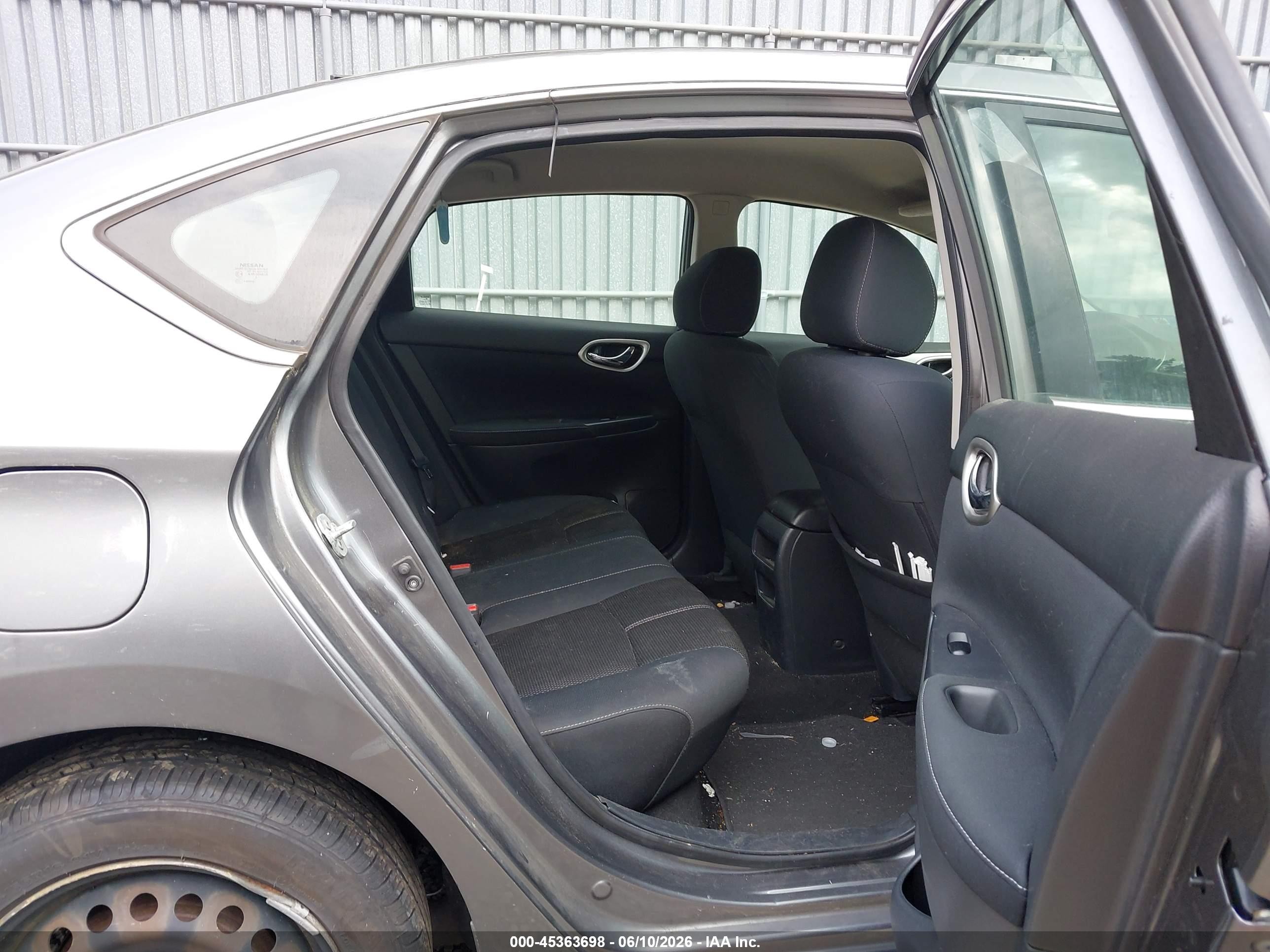 2015 Nissan Sentra S Серый vin: 3N1AB7AP1FY373276