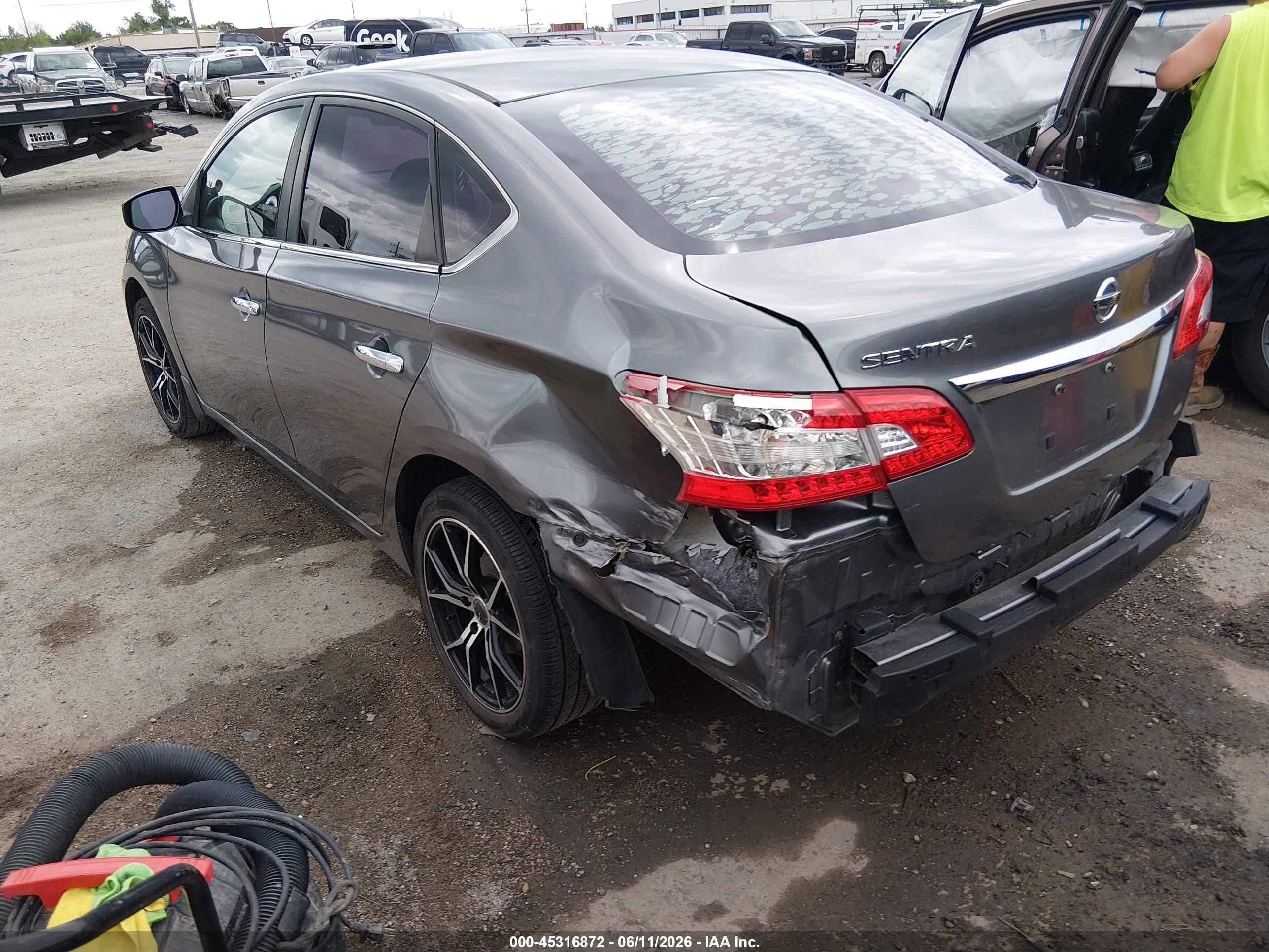2015 Nissan Sentra S Серый vin: 3N1AB7AP1FY378753