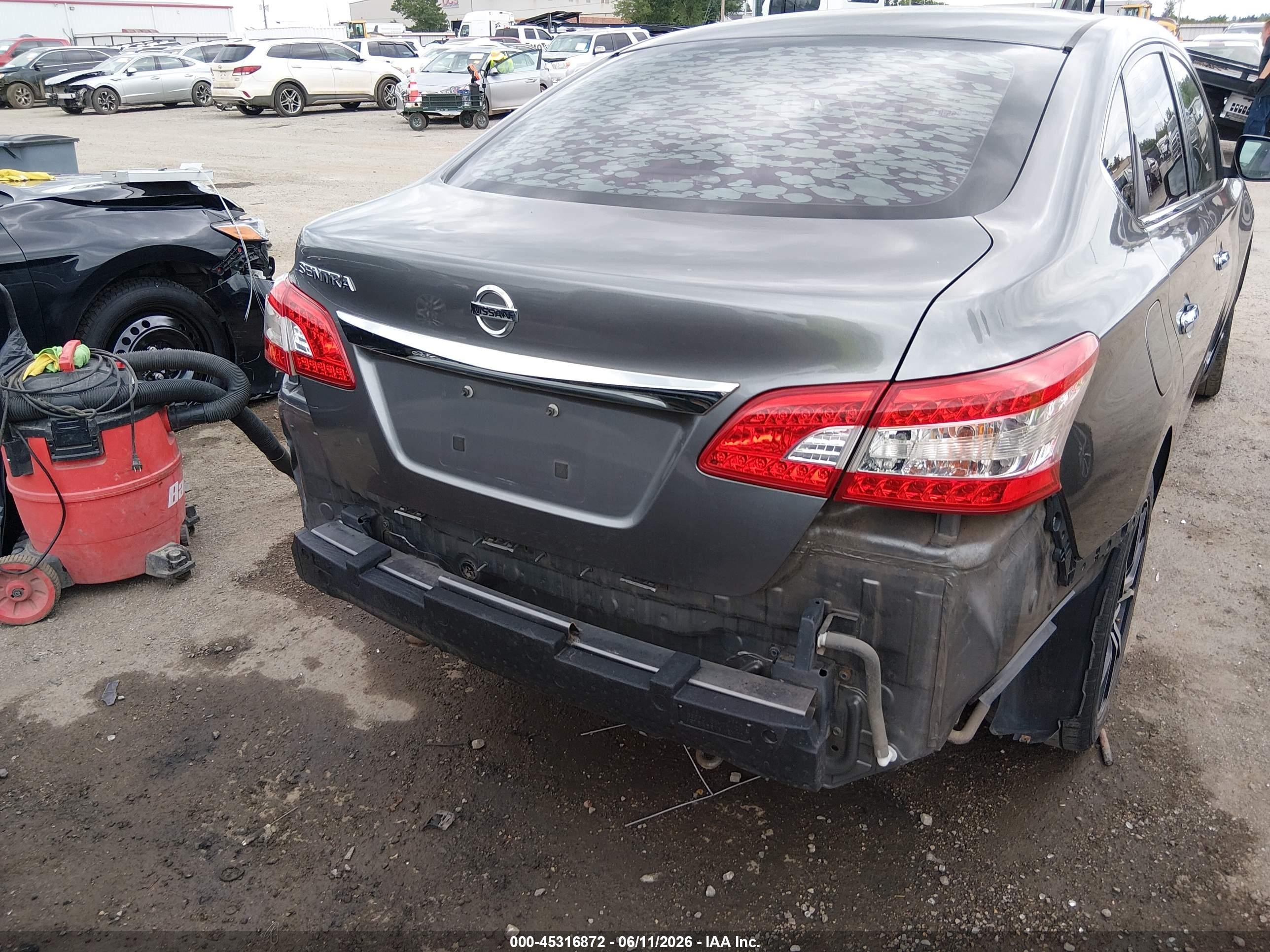 2015 Nissan Sentra S Серый vin: 3N1AB7AP1FY378753
