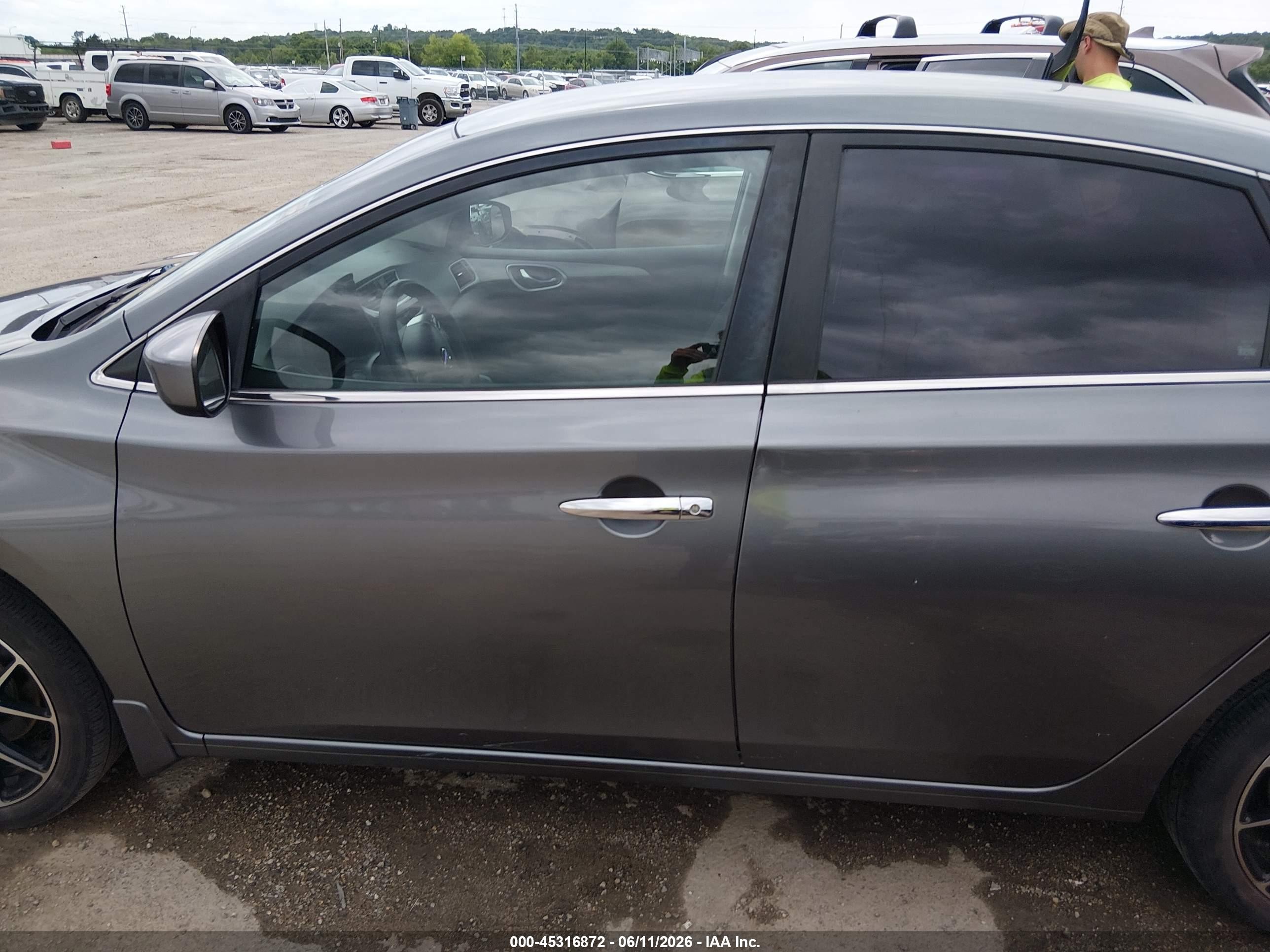 2015 Nissan Sentra S Серый vin: 3N1AB7AP1FY378753