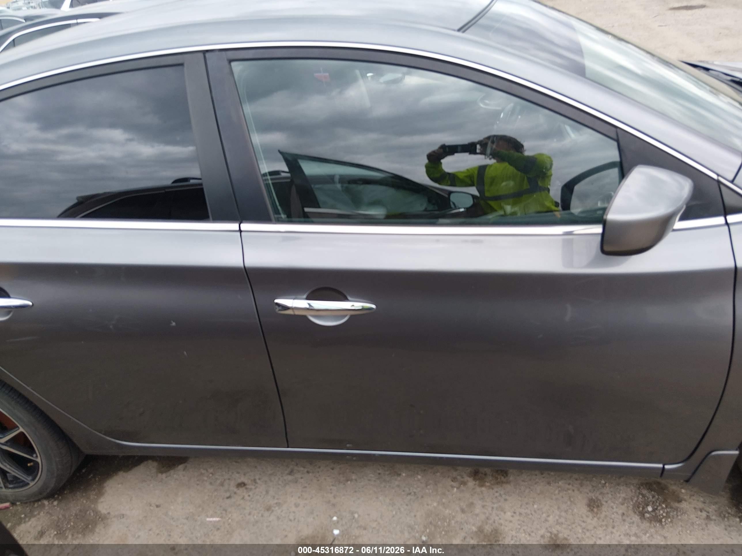 2015 Nissan Sentra S Серый vin: 3N1AB7AP1FY378753
