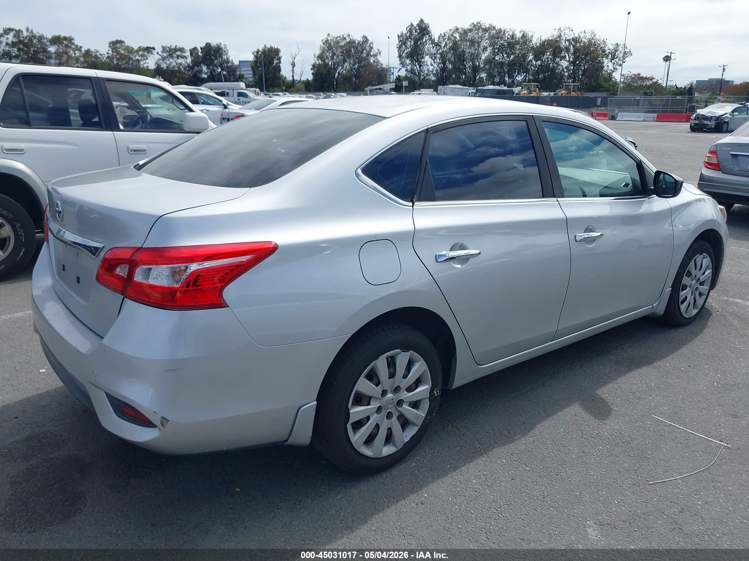 2016 Nissan Sentra S Серебряный vin: 3N1AB7AP1GY295132