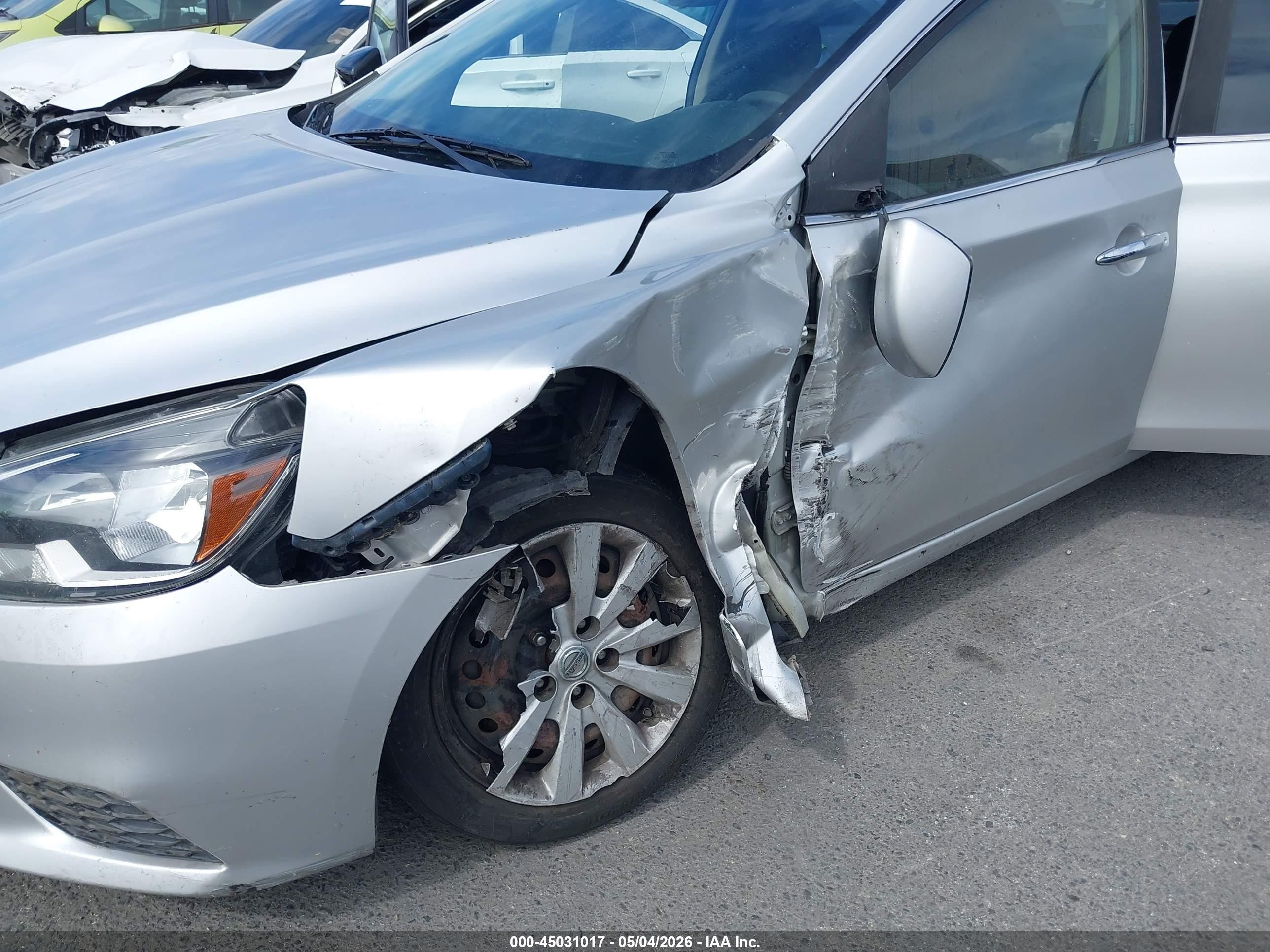 2016 Nissan Sentra S Серебряный vin: 3N1AB7AP1GY295132