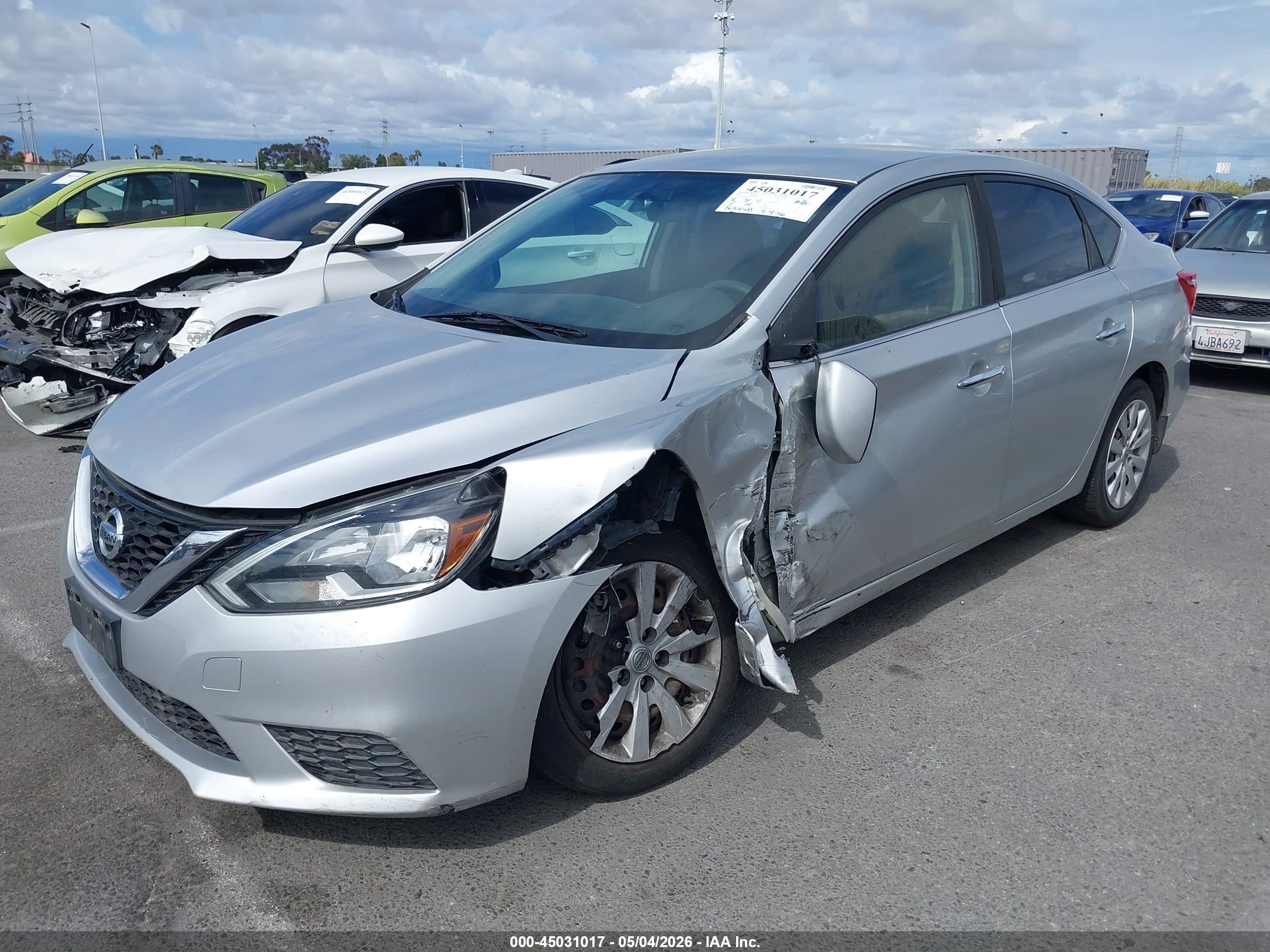 2016 Nissan Sentra S Серебряный vin: 3N1AB7AP1GY295132