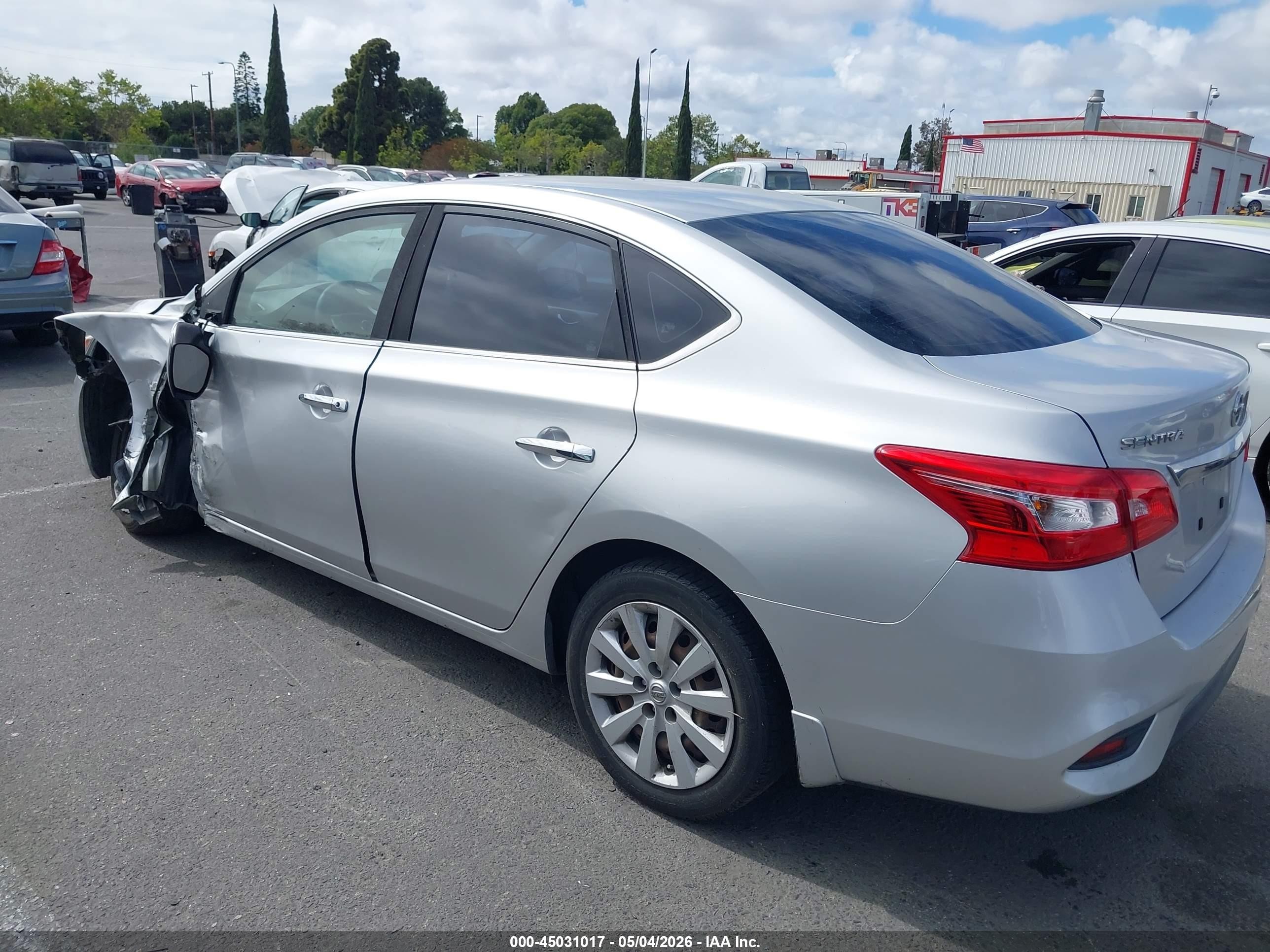 2016 Nissan Sentra S Серебряный vin: 3N1AB7AP1GY295132