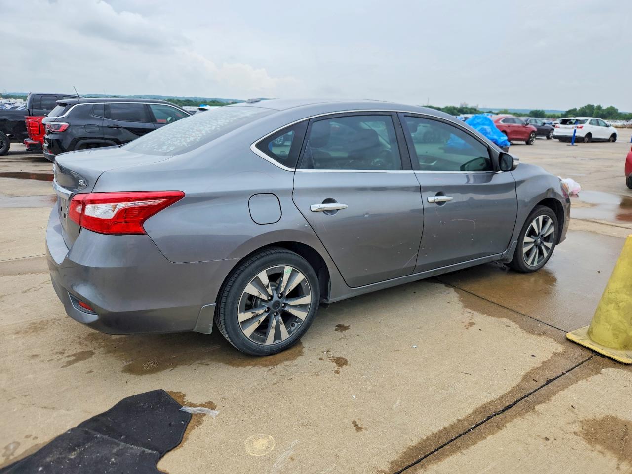 2018 Nissan Sentra Sl Gray vin: 3N1AB7AP1JY229056