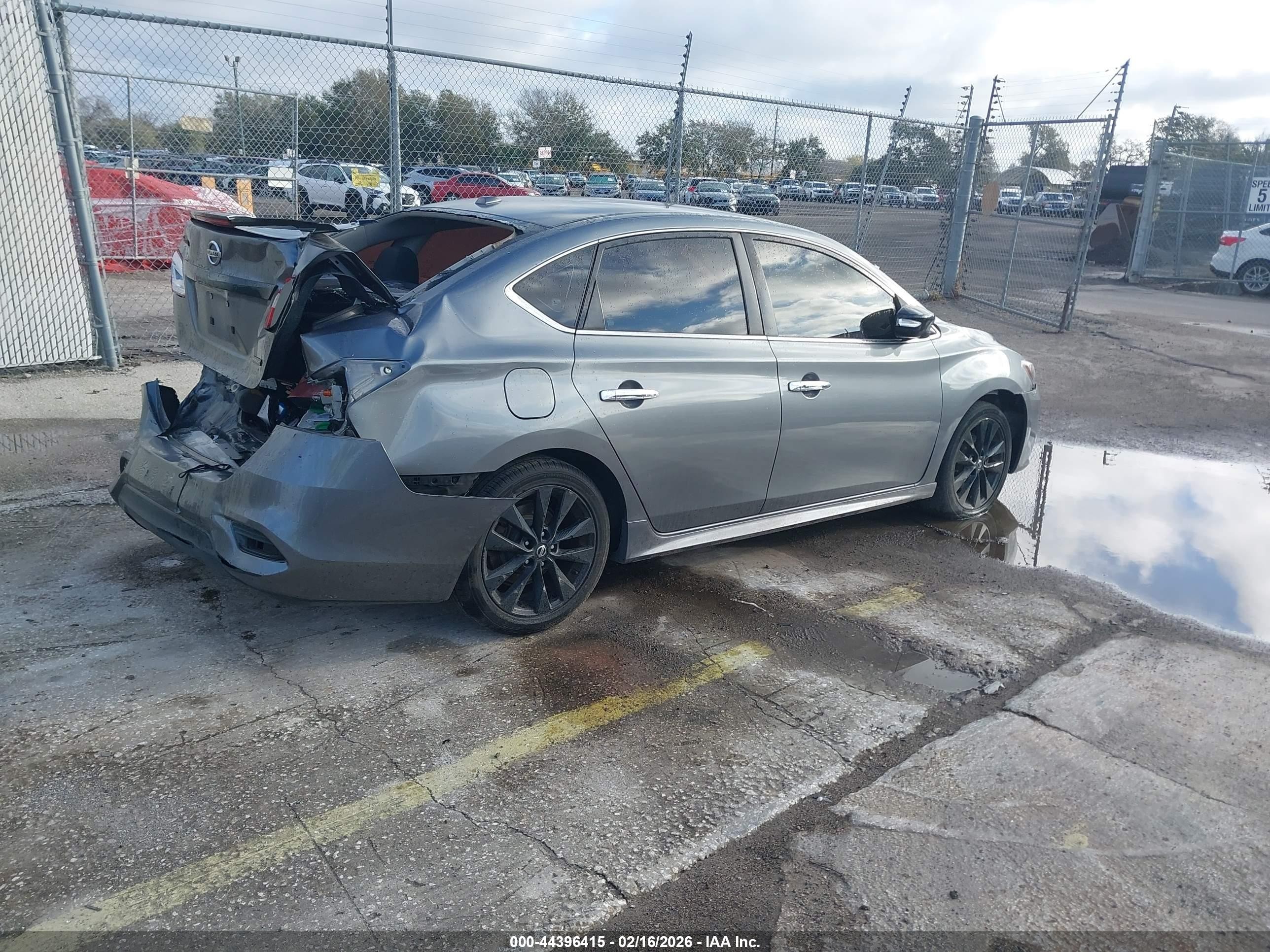 2018 Nissan Sentra Sr Серый vin: 3N1AB7AP1JY234127