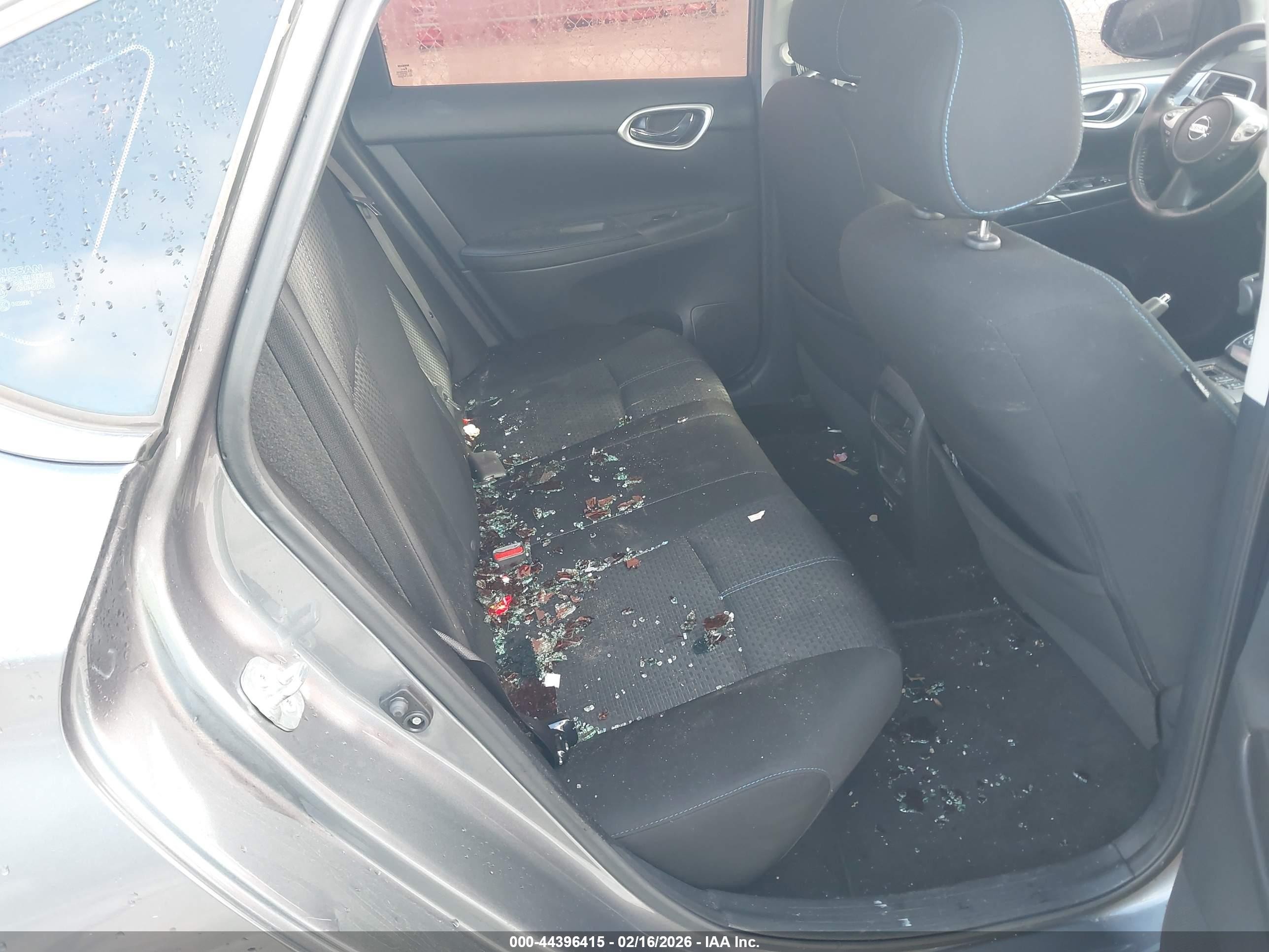 2018 Nissan Sentra Sr Серый vin: 3N1AB7AP1JY234127