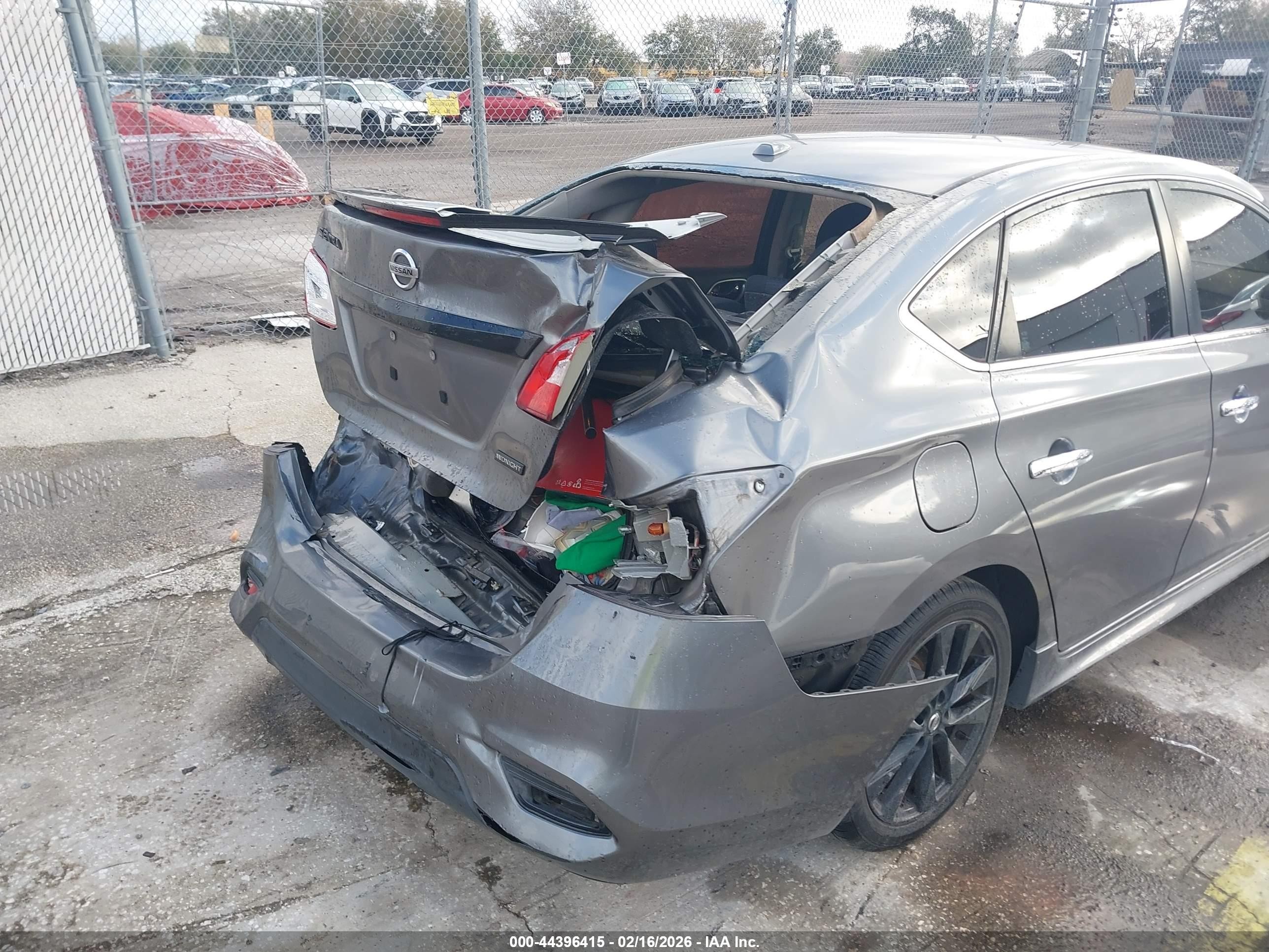 2018 Nissan Sentra Sr Серый vin: 3N1AB7AP1JY234127