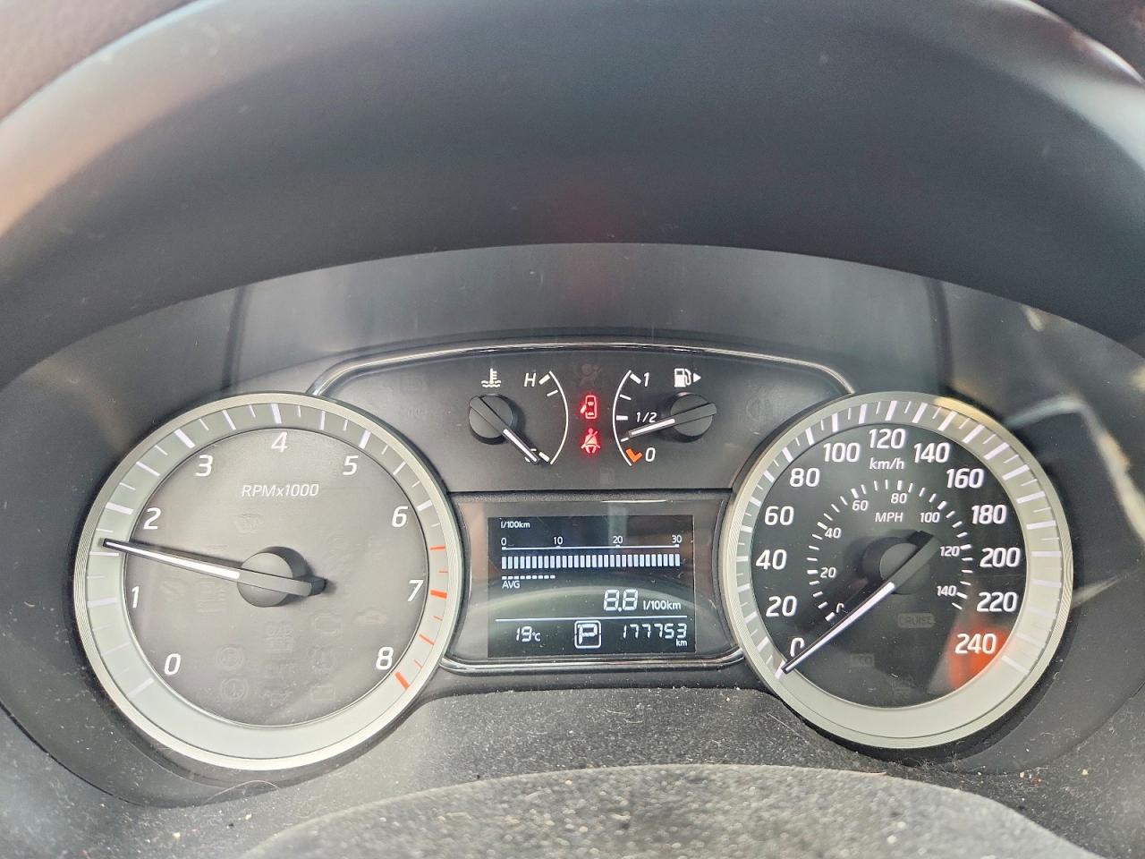 2013 Nissan Sentra S Silver vin: 3N1AB7AP2DL748442