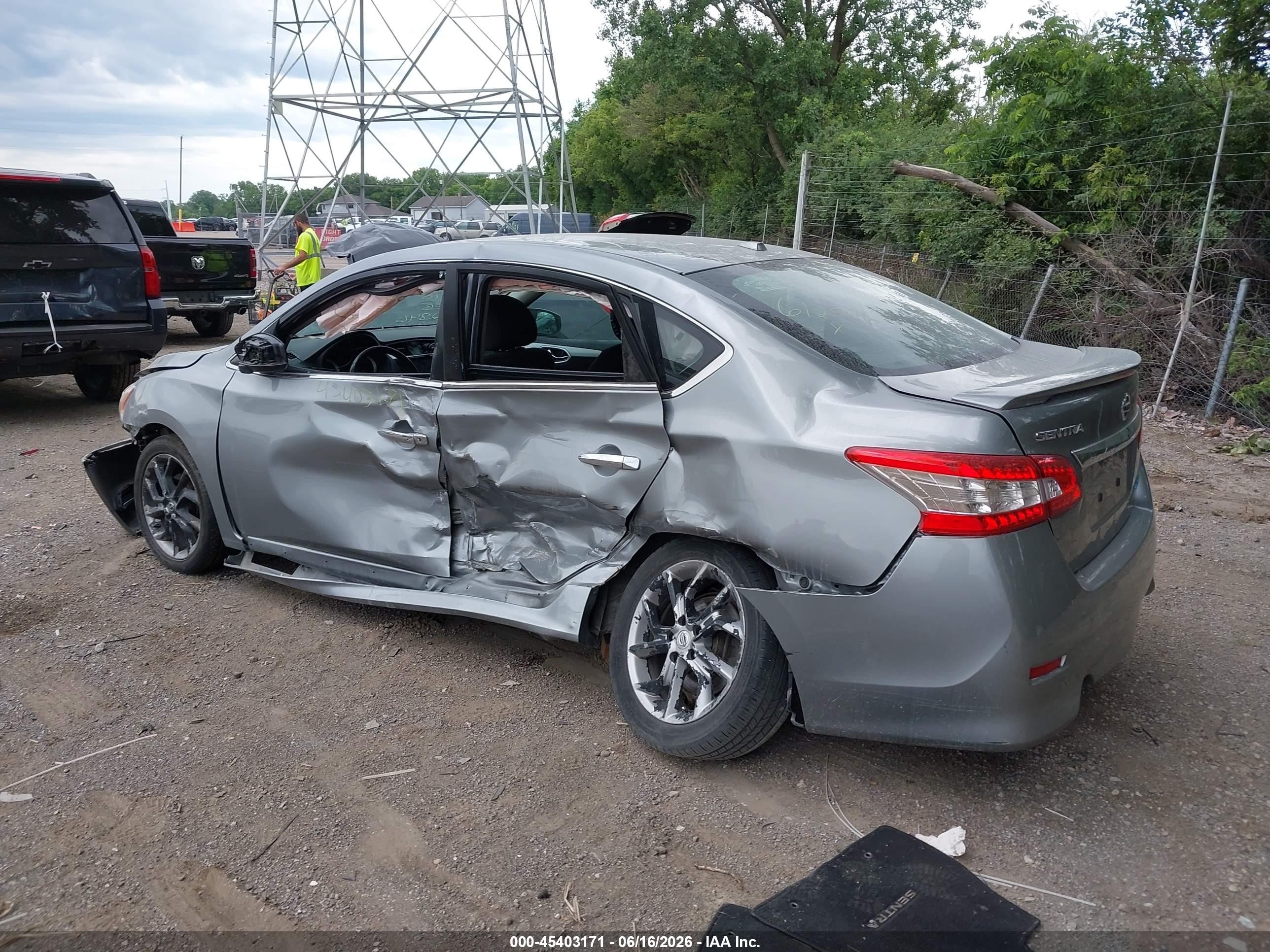 2014 Nissan Sentra Sr Silver vin: 3N1AB7AP2EL612846