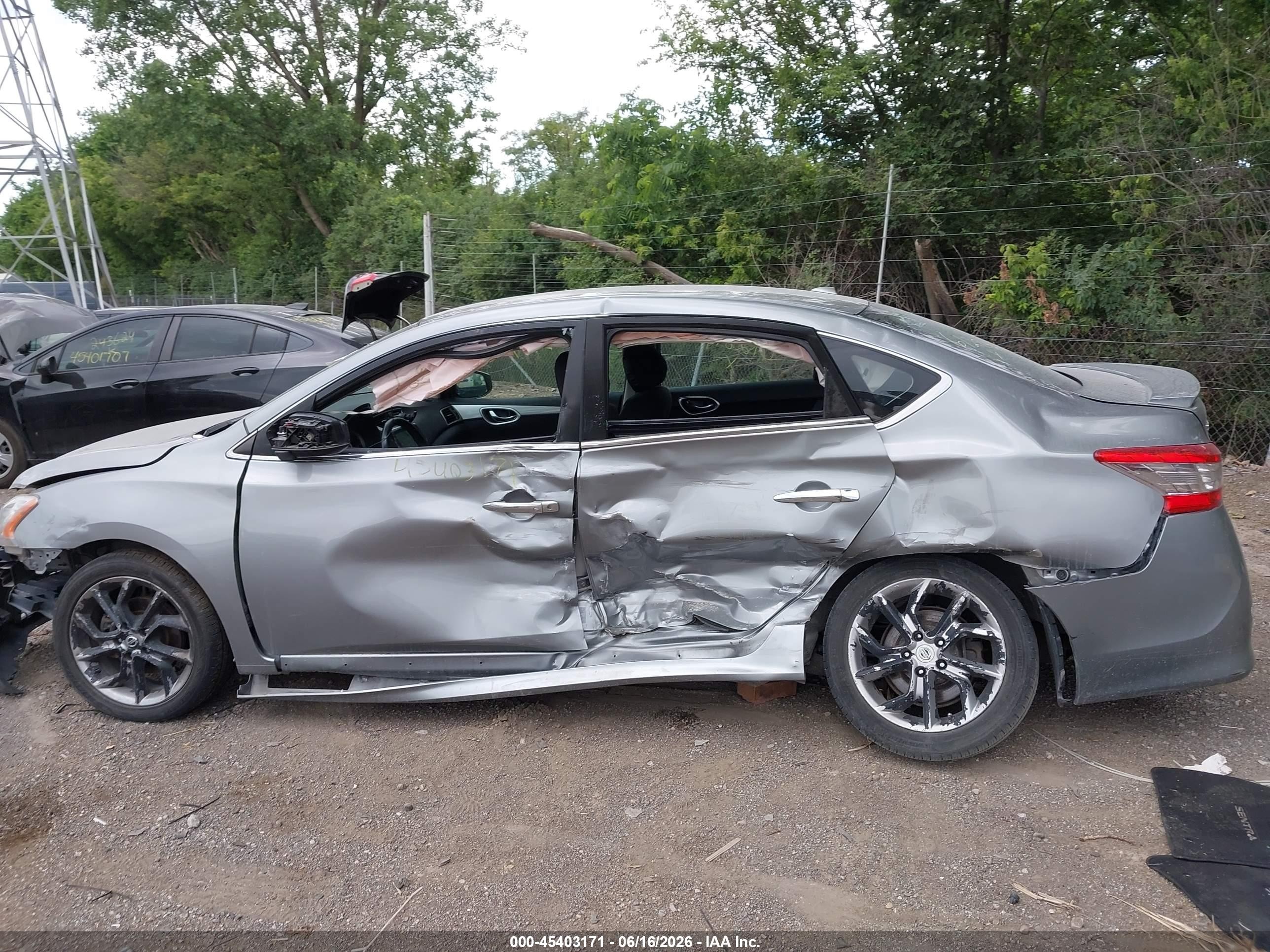 2014 Nissan Sentra Sr Silver vin: 3N1AB7AP2EL612846