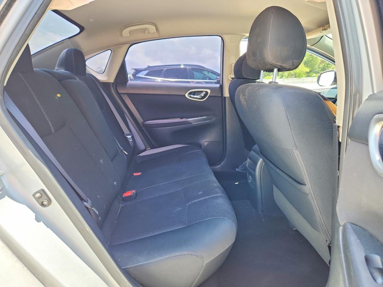 2014 Nissan Sentra Silver vin: 3N1AB7AP2EY215320