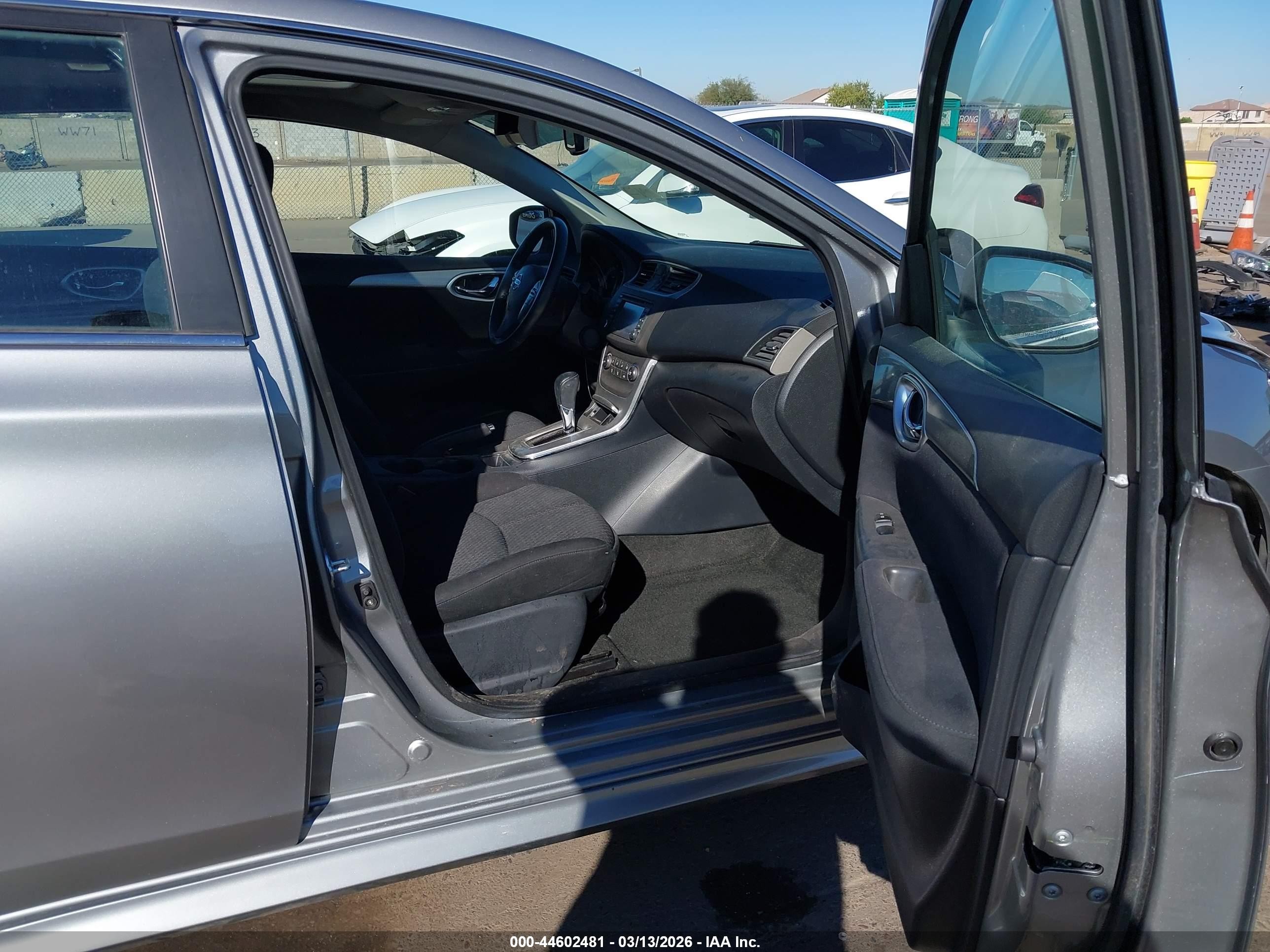 2014 Nissan Sentra Sr Серебряный vin: 3N1AB7AP2EY224633