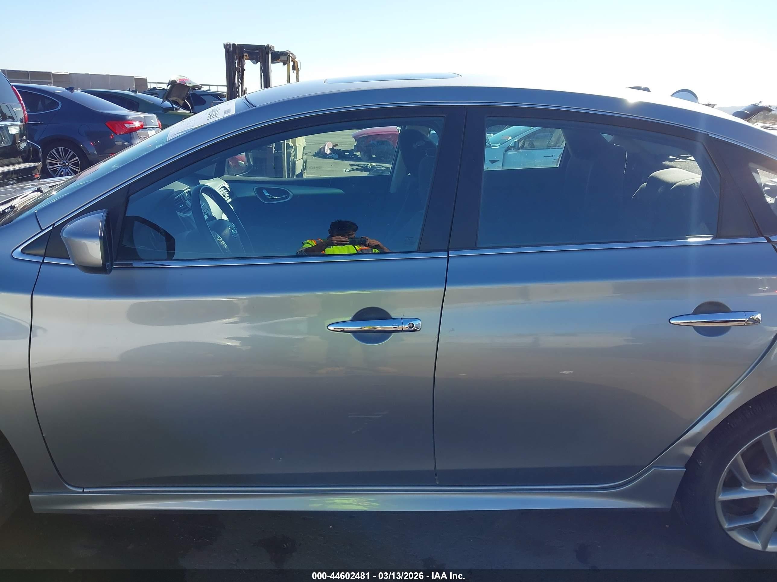 2014 Nissan Sentra Sr Серебряный vin: 3N1AB7AP2EY224633