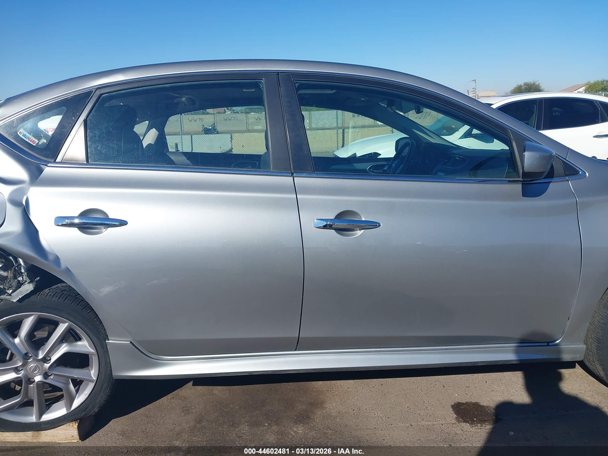 2014 Nissan Sentra Sr Серебряный vin: 3N1AB7AP2EY224633