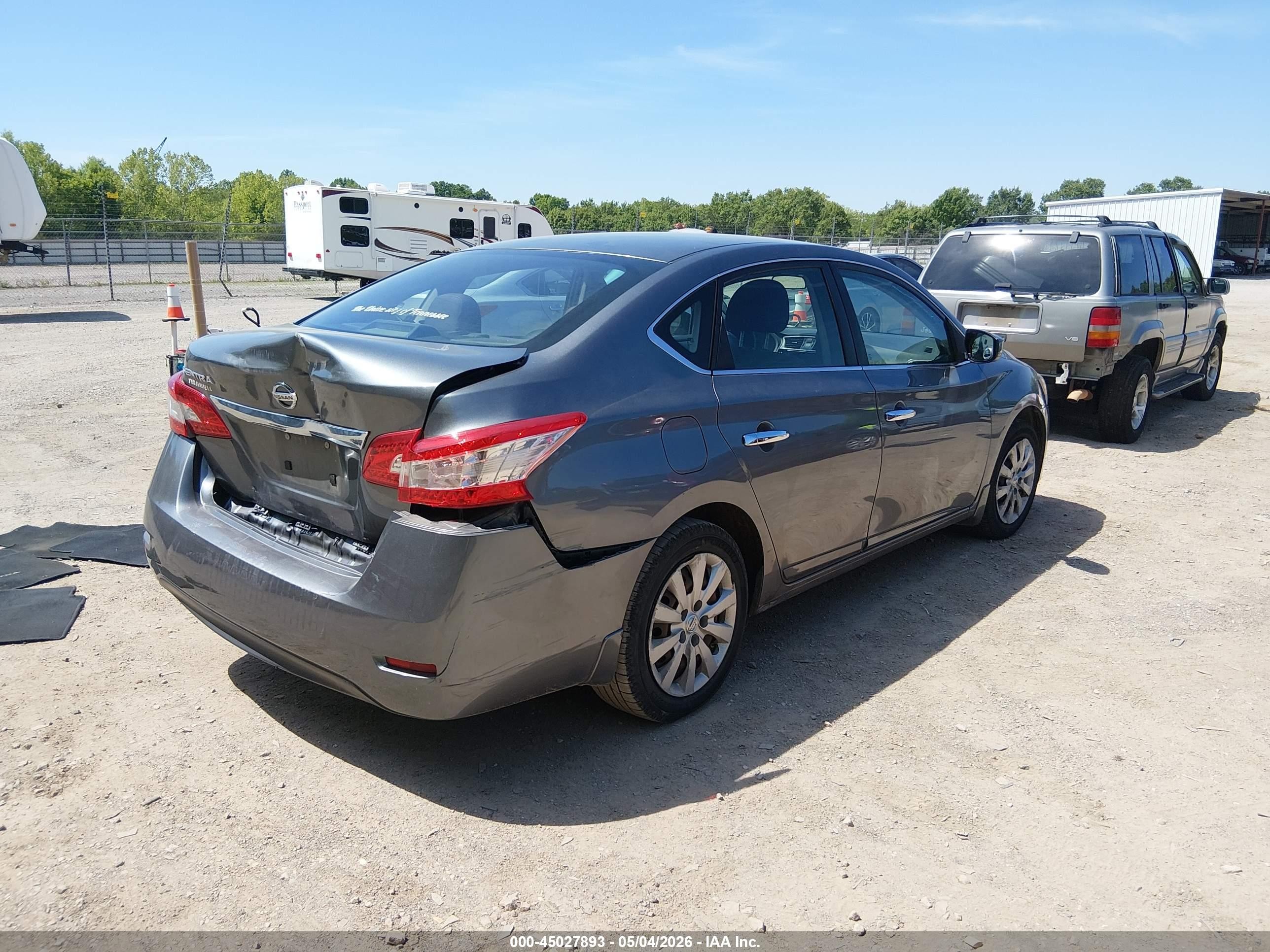 2015 Nissan Sentra S Серебряный vin: 3N1AB7AP2FY226285