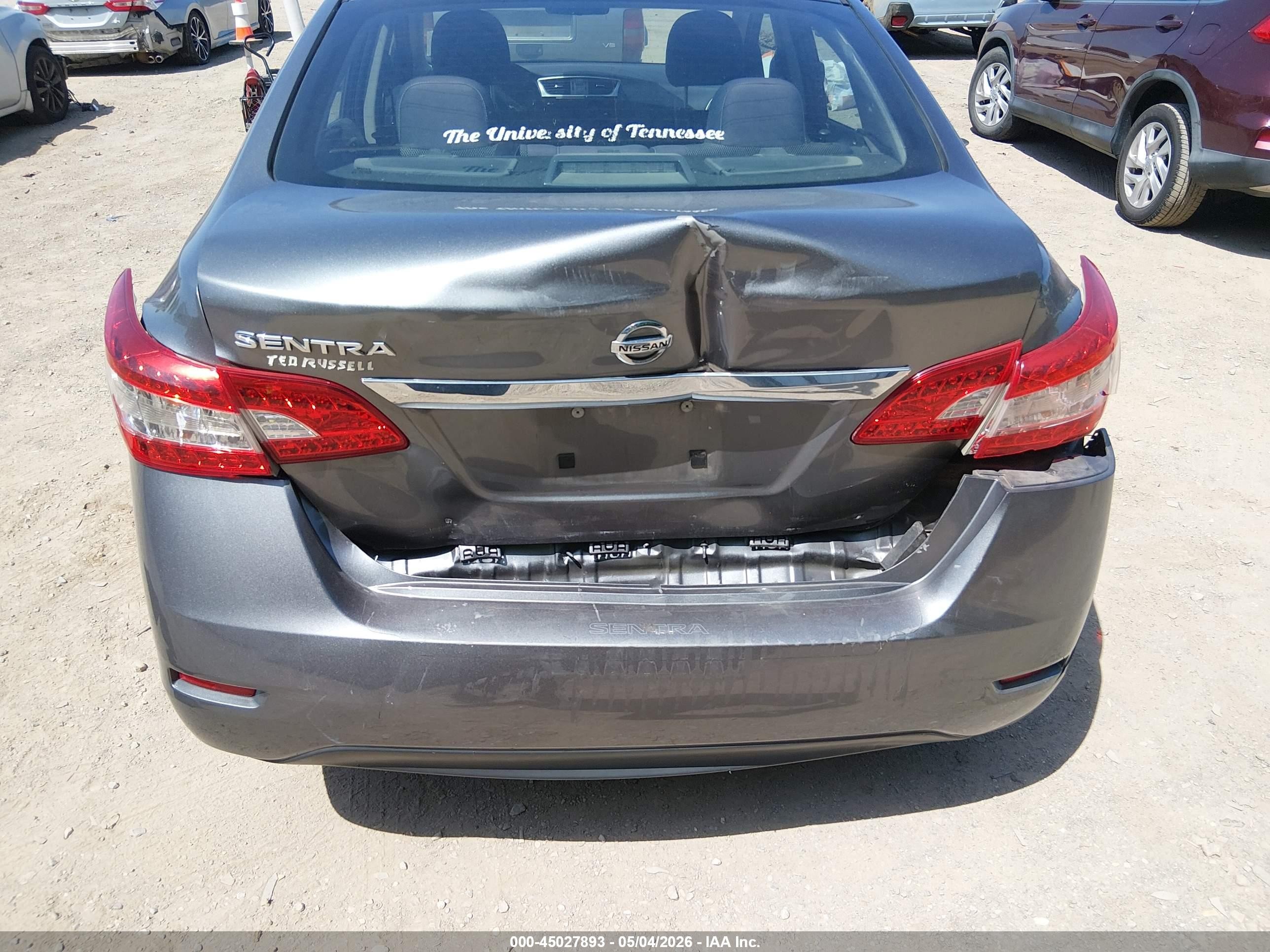 2015 Nissan Sentra S Серебряный vin: 3N1AB7AP2FY226285
