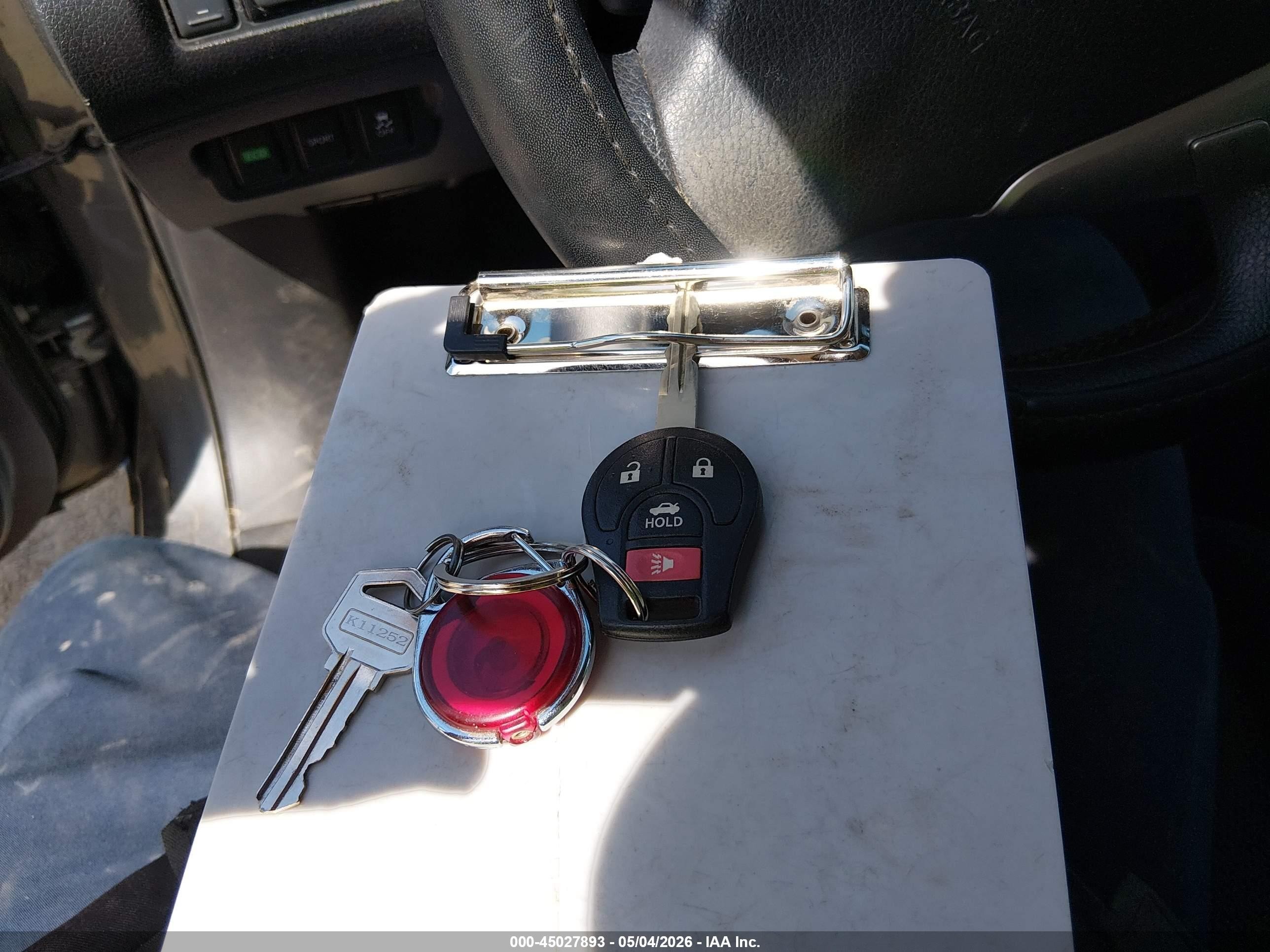 2015 Nissan Sentra S Серебряный vin: 3N1AB7AP2FY226285