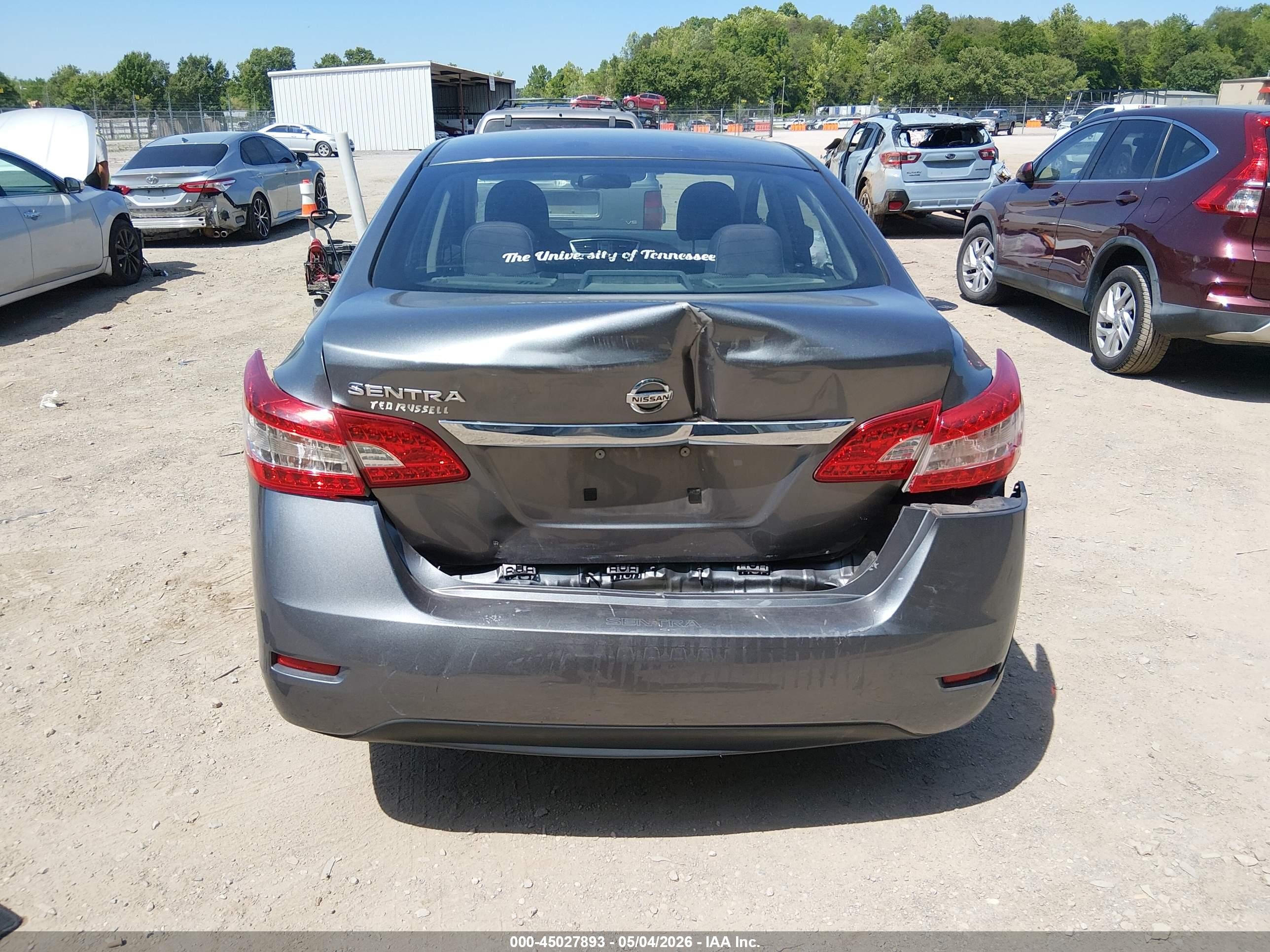 2015 Nissan Sentra S Серебряный vin: 3N1AB7AP2FY226285