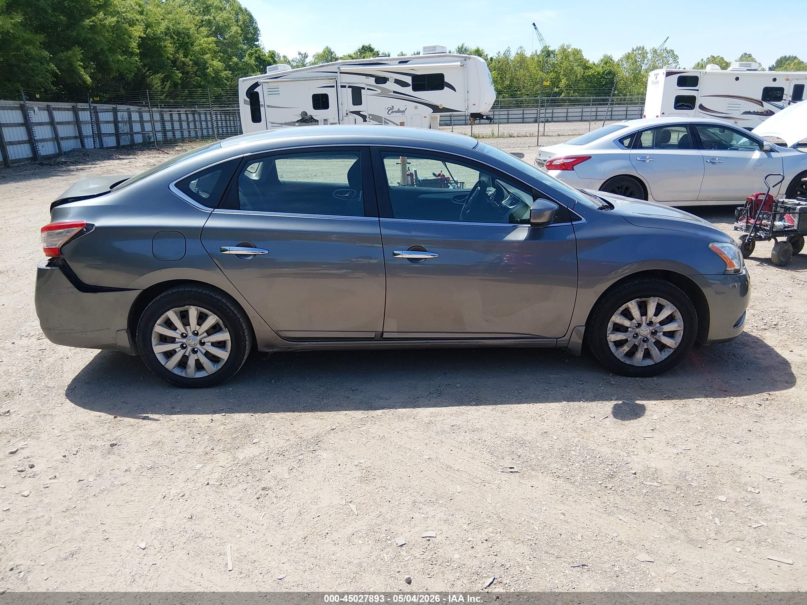 2015 Nissan Sentra S Серебряный vin: 3N1AB7AP2FY226285