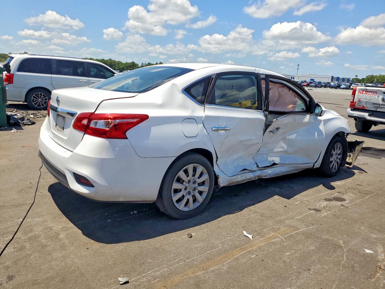 2018 Nissan Sentra S White vin: 3N1AB7AP2JY258615