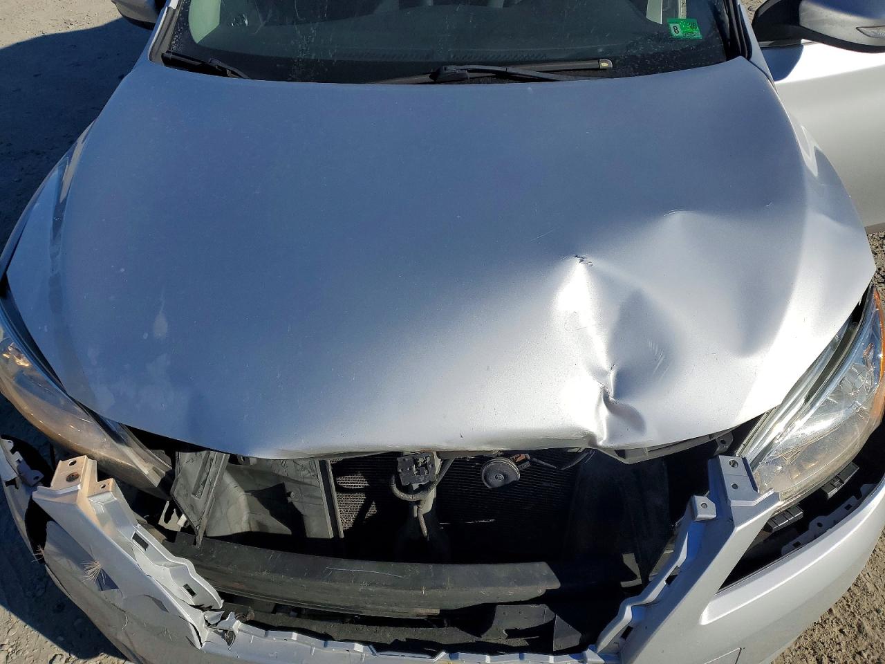 2015 Nissan Sentra S Серебряный vin: 3N1AB7AP3FY234816